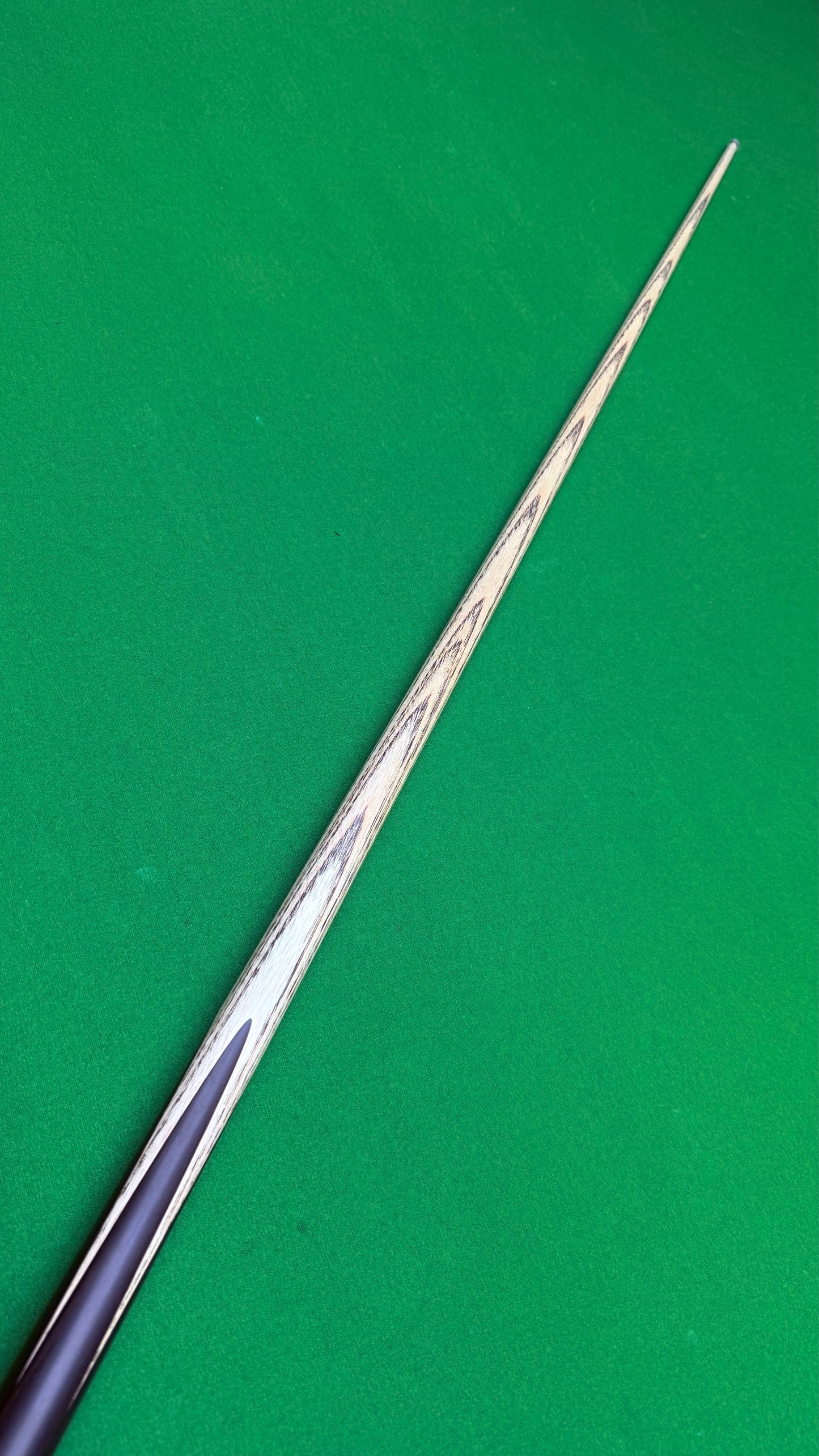 ASIA Cue serie 2 –Handmade Ash Snooker Cue – 58.1” / 9.55mm Tip / 18oz | CueShop Morocco