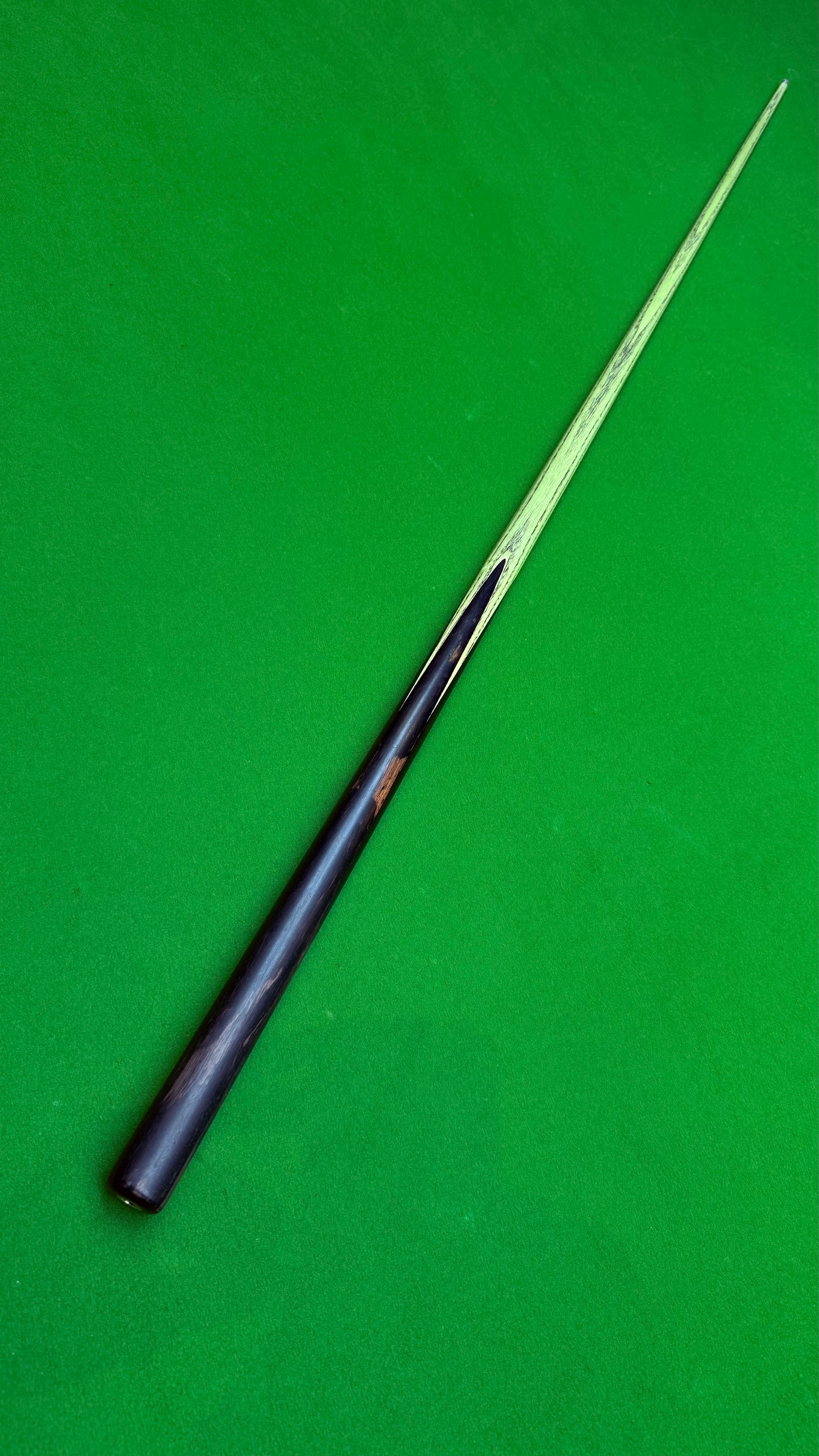 Asia Cue SERIE 2 – Handmade Ash Snooker Cue – 57.5” / 9.5 mm Tip / 18 oz | CueShop Morocco