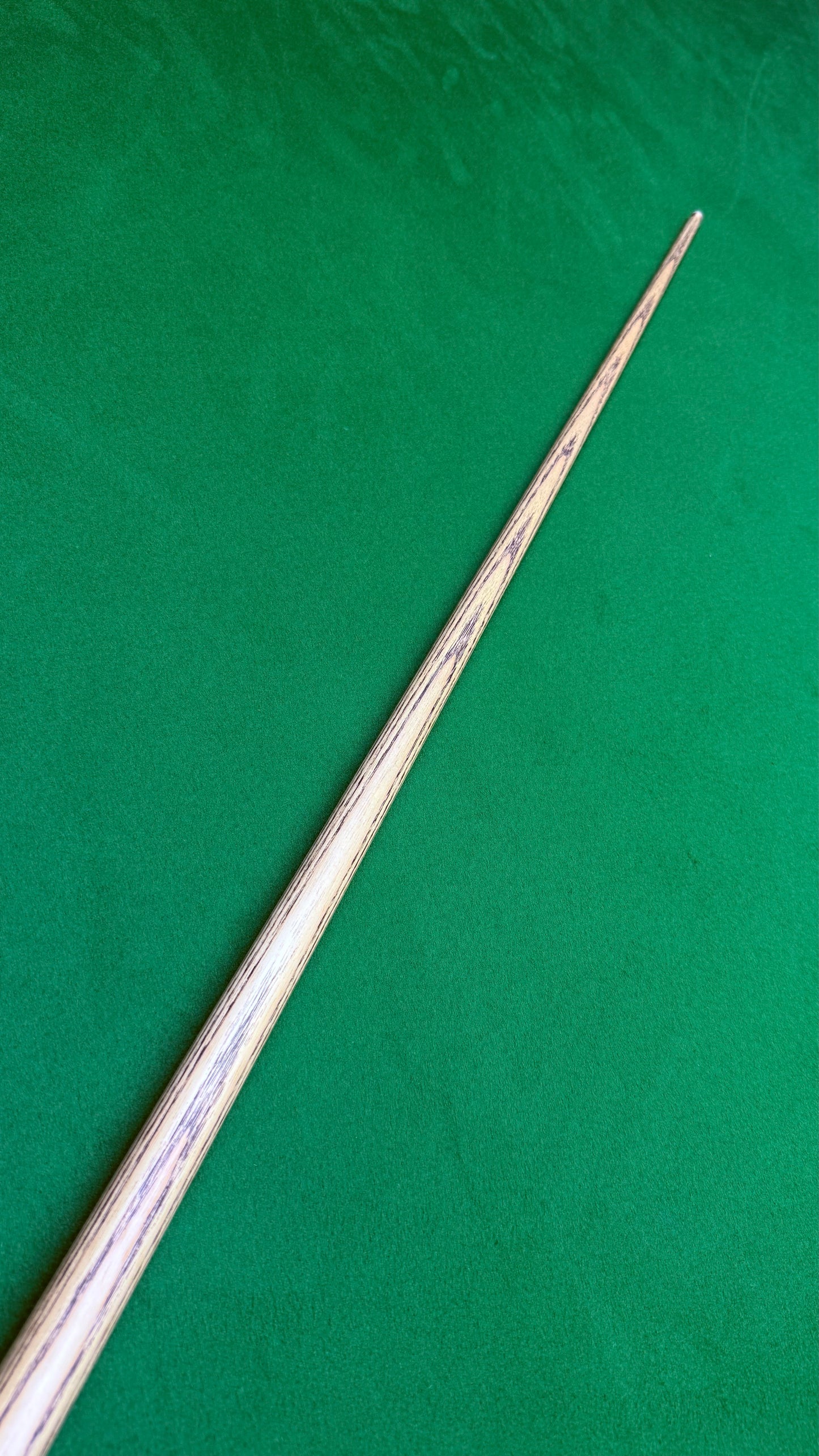 Maximus Ultimate n°3363 – Queue Artisanale de Snooker en Frêne – 57 Pouces / Embout 9,6 mm / 18,2 oz | CueShop Maroc