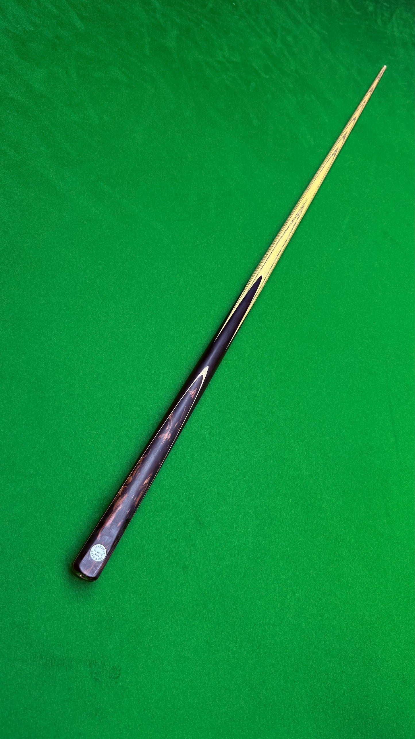 Maximus Ultimate n°3363 – Queue Artisanale de Snooker en Frêne – 57 Pouces / Embout 9,6 mm / 18,2 oz | CueShop Maroc