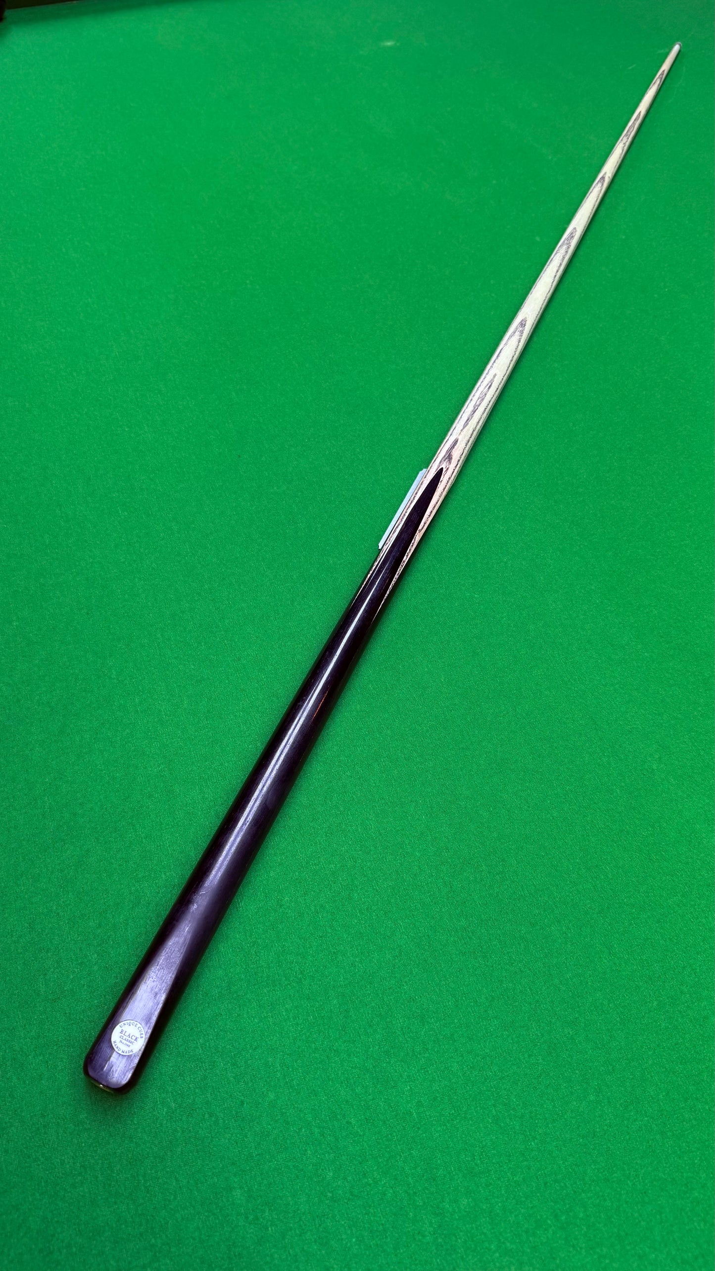 Unique Black édition Cue – Handmade Ash Snooker Cue – 58” / 9.5 mm Tip / 17.7 oz | CueShop Morocco