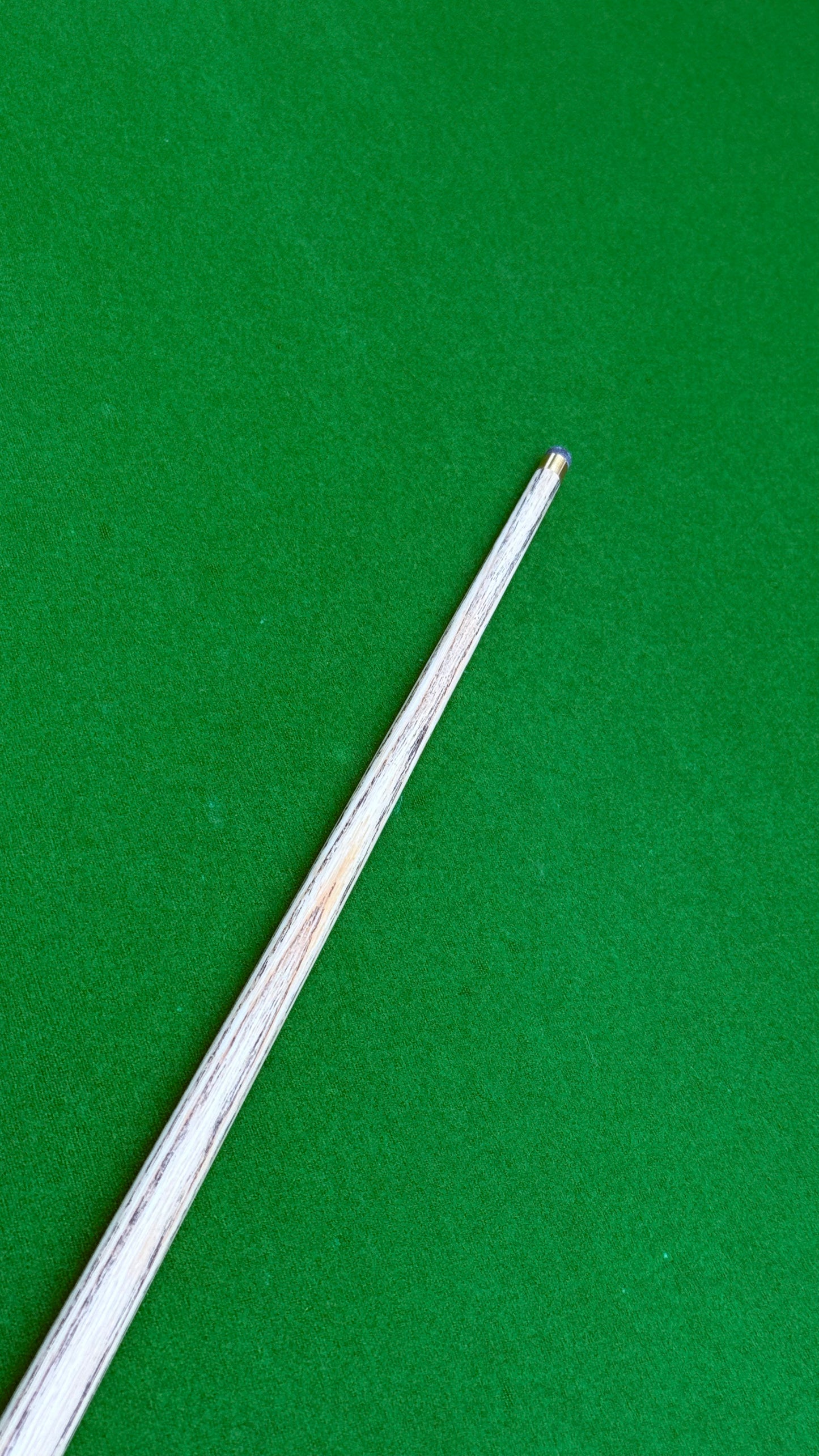 Special Cue – Queue Artisanale de Snooker en Frêne – 58 Pouces / Embout 8,5 mm / 18 oz | CueShop Maroc