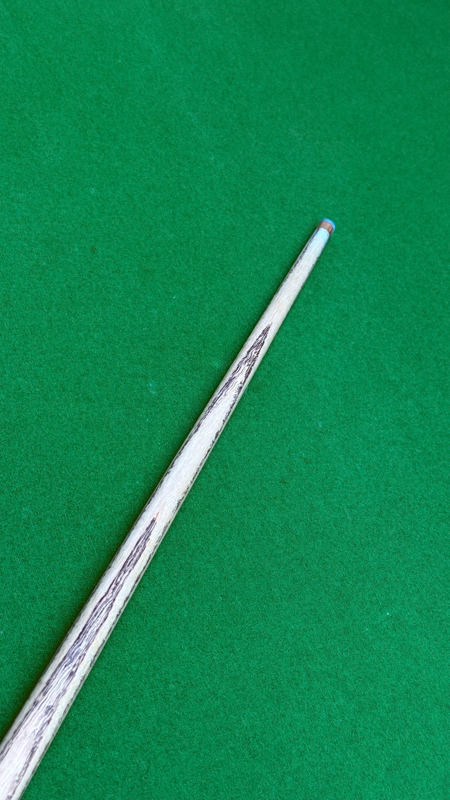 Unique Black édition Cue – Handmade Ash Snooker Cue – 58” / 9.5 mm Tip / 17.7 oz | CueShop Morocco