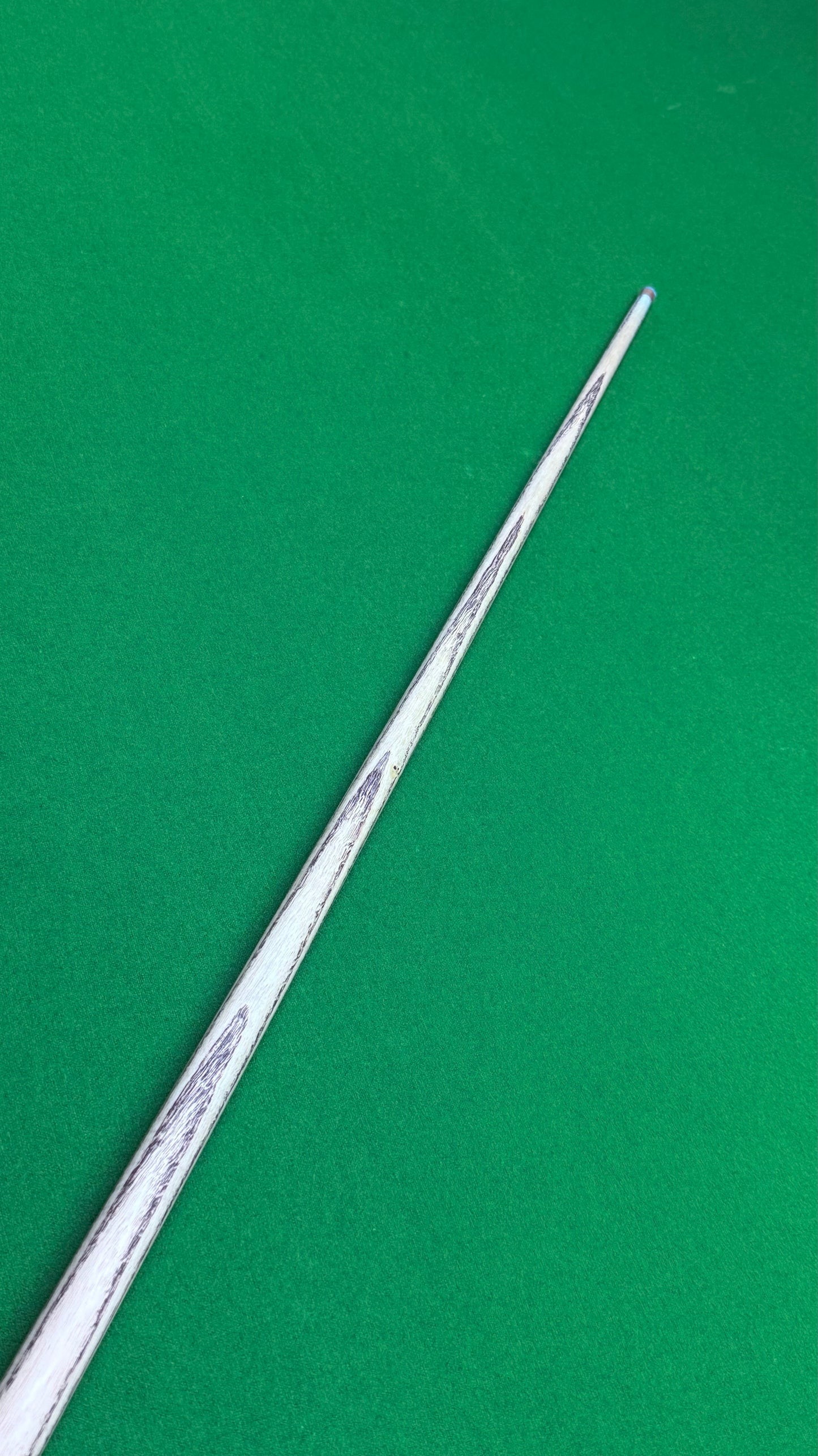 Unique Black édition Cue – Handmade Ash Snooker Cue – 58” / 9.5 mm Tip / 17.7 oz | CueShop Morocco