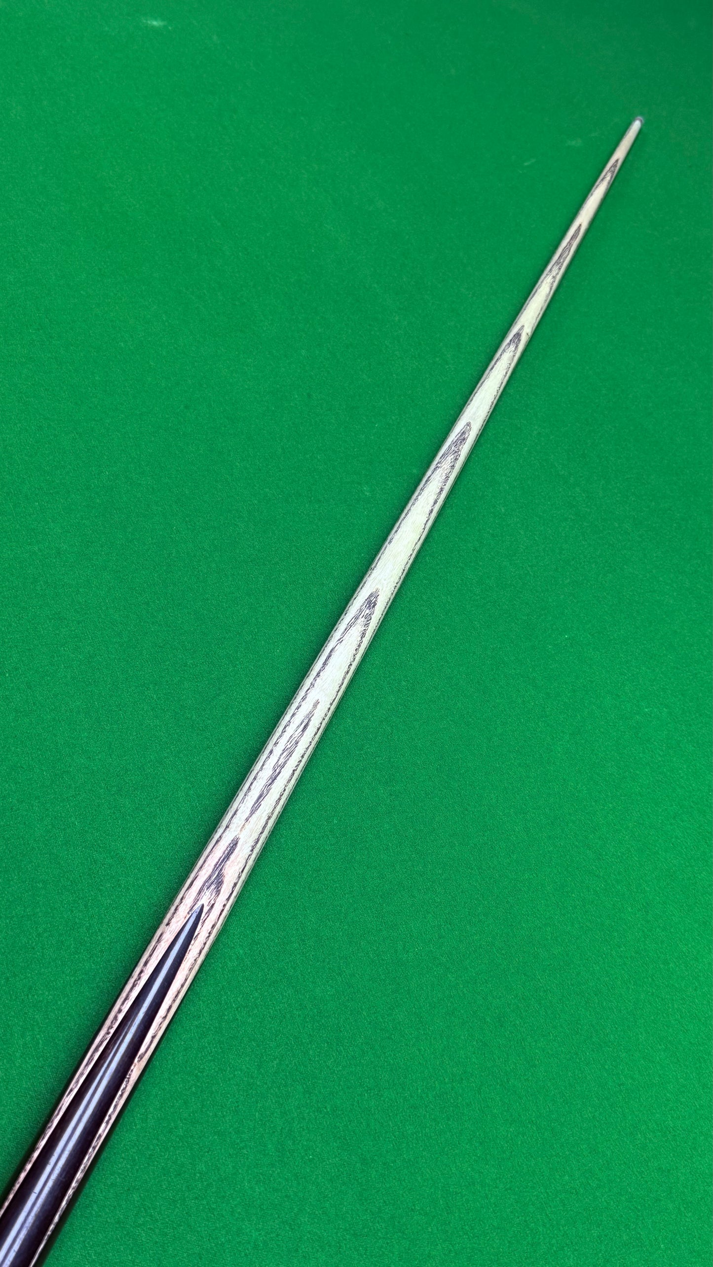Unique Black édition Cue – Handmade Ash Snooker Cue – 58” / 9.5 mm Tip / 17.7 oz | CueShop Morocco