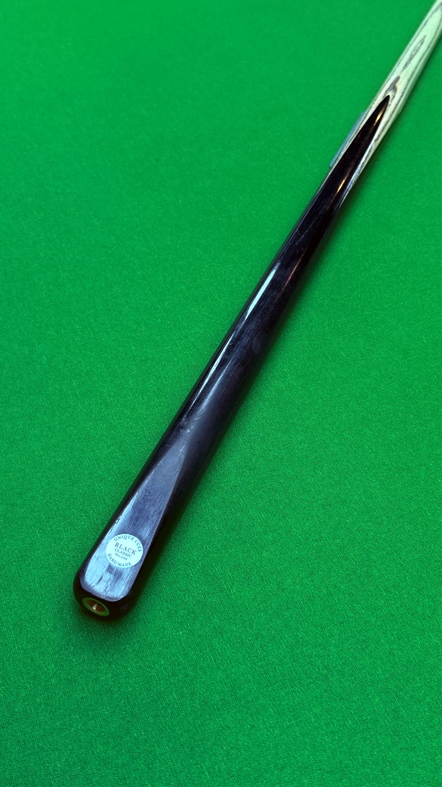 Unique Black édition Cue – Handmade Ash Snooker Cue – 58” / 9.5 mm Tip / 17.7 oz | CueShop Morocco