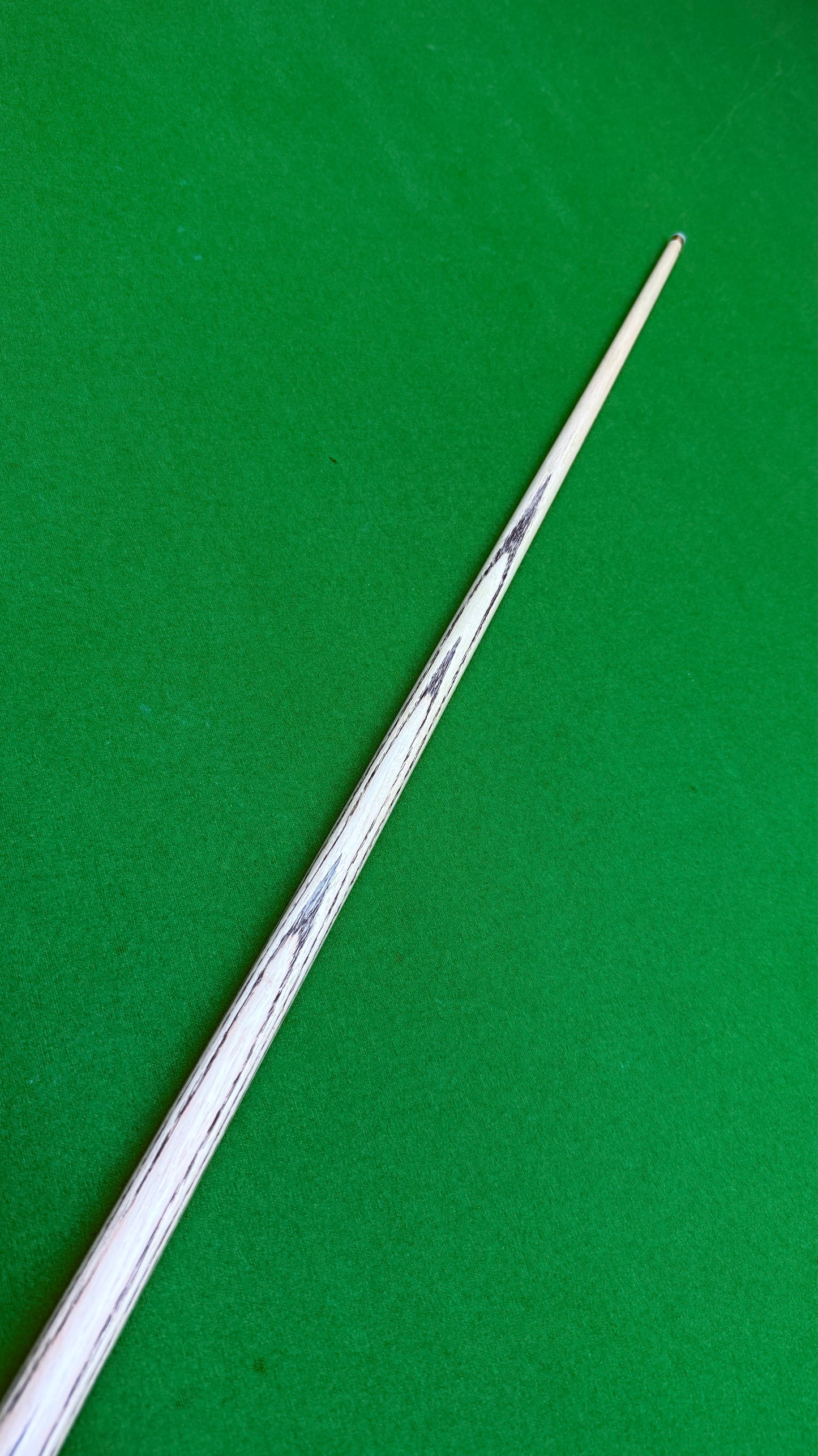 Unique black classic n°140– Handmade Ash Snooker Cue – 58” / 9.5mm Tip / 18oz | CueShop Morocco