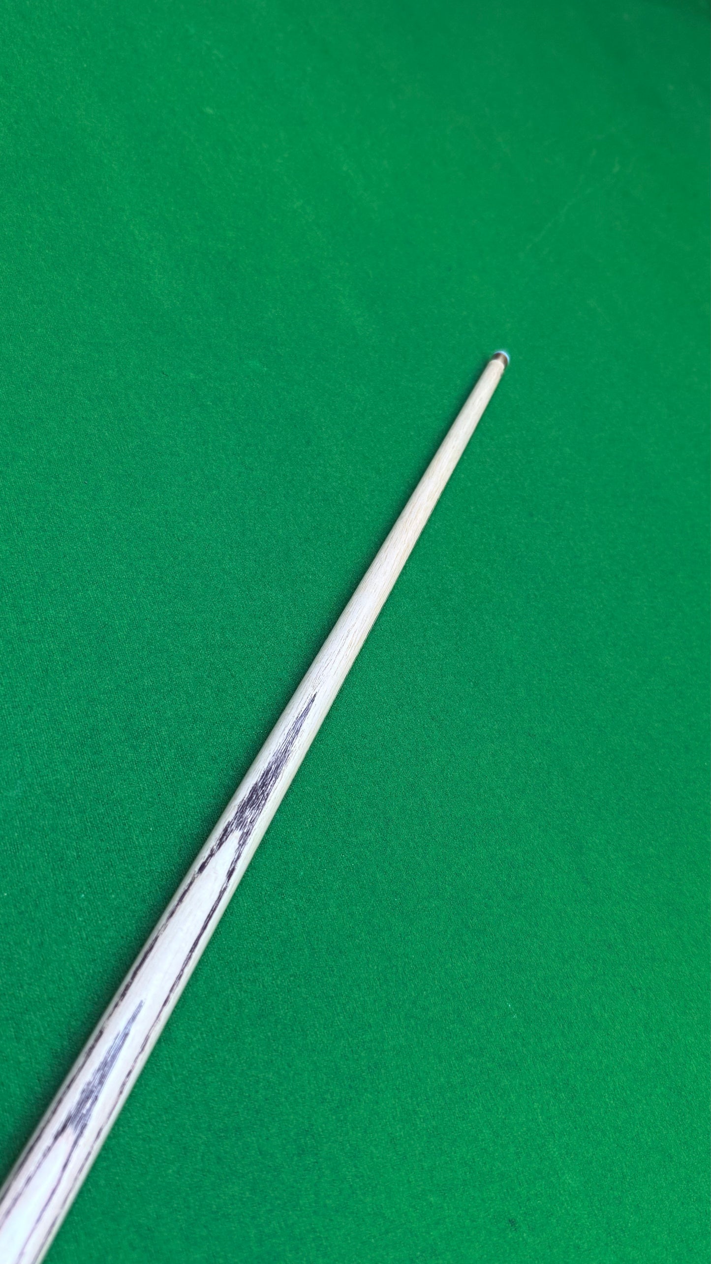 Unique black classic n°140– Handmade Ash Snooker Cue – 58” / 9.5mm Tip / 18oz | CueShop Morocco