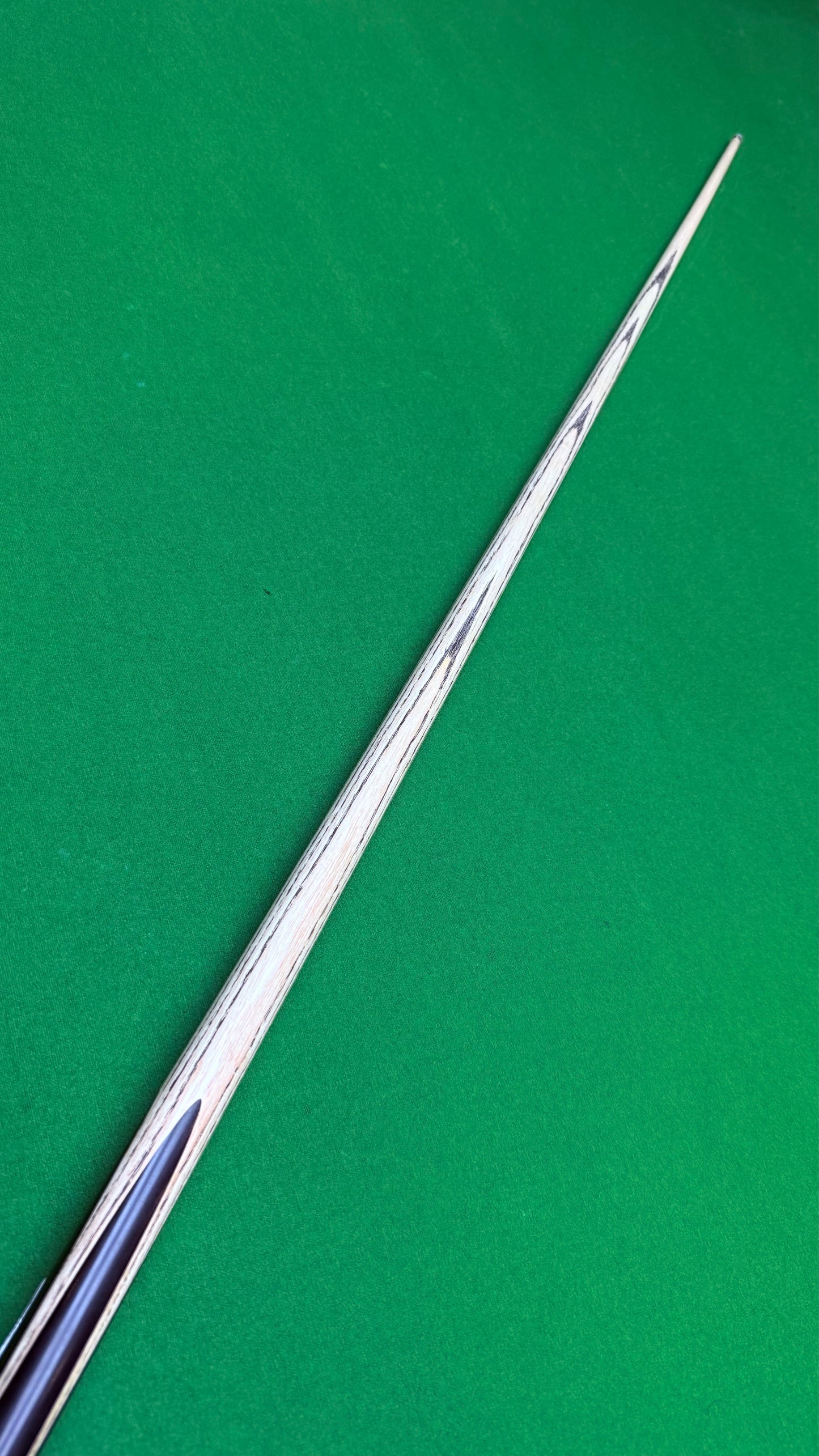 Unique black classic n°140– Handmade Ash Snooker Cue – 58” / 9.5mm Tip / 18oz | CueShop Morocco