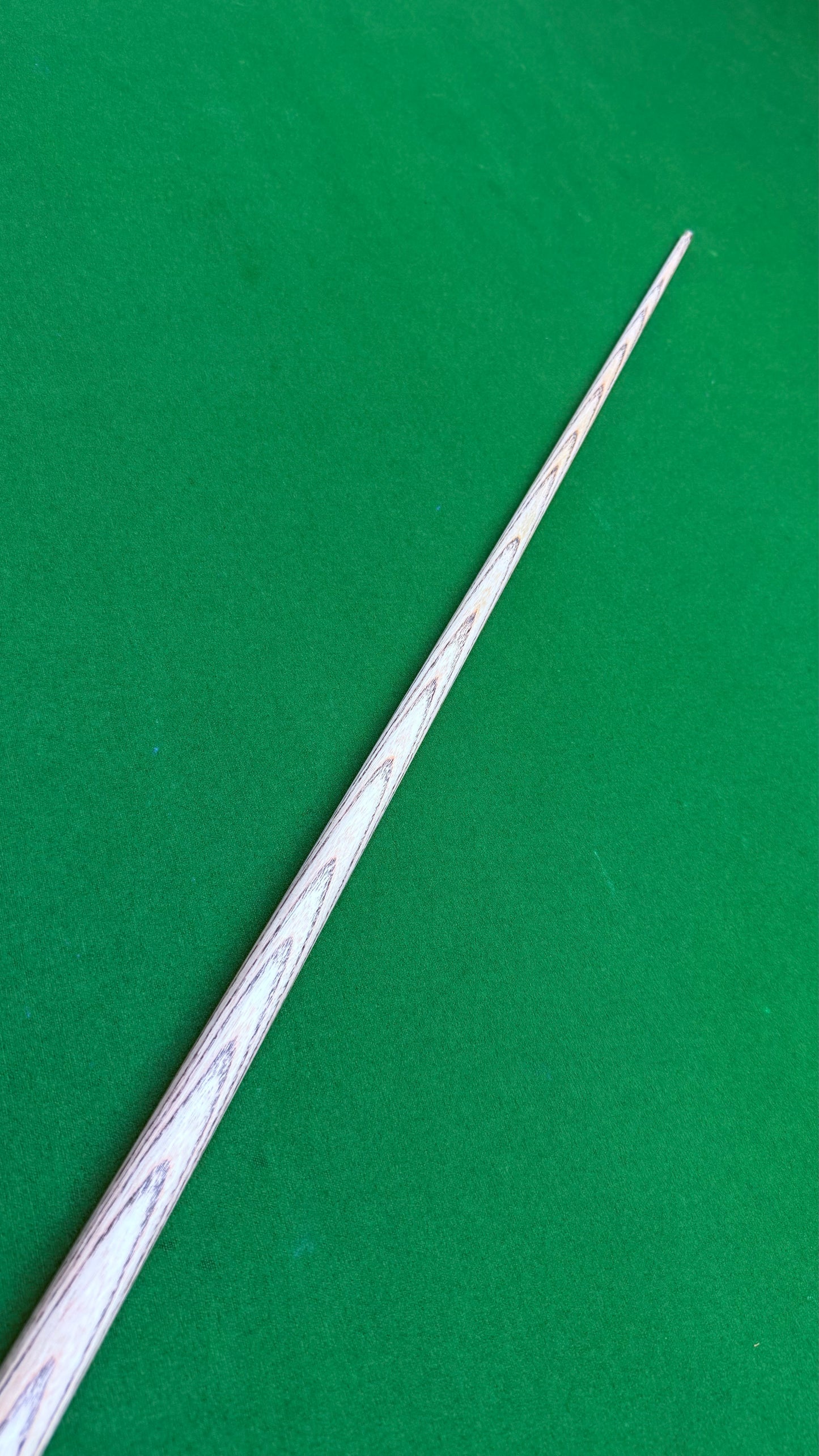 Special Cue – Queue Artisanale de Billard en Frêne – 58 Pouces / Embout 8,5 mm / 17,7 oz | CueShop Maroc