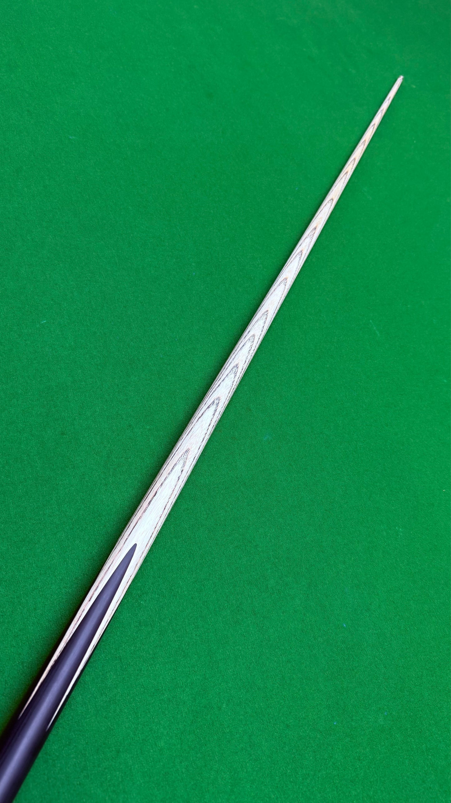 Special Cue – Queue Artisanale de Billard en Frêne – 58 Pouces / Embout 8,5 mm / 17,7 oz | CueShop Maroc
