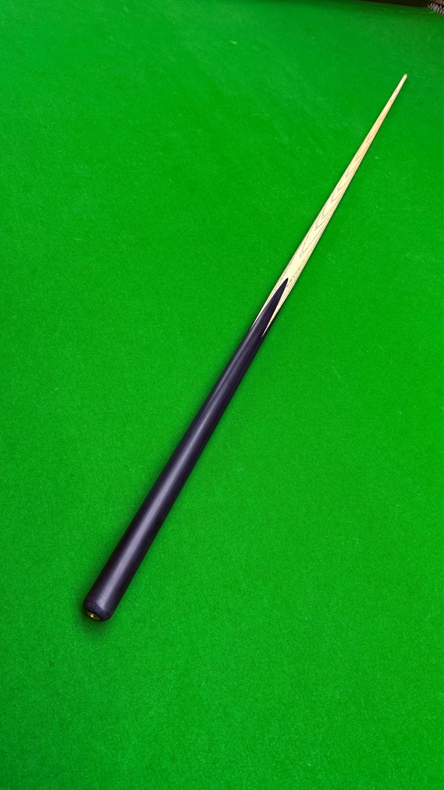 Special Cue – Queue Artisanale de Billard en Frêne – 58 Pouces / Embout 8,5 mm / 17,7 oz | CueShop Maroc
