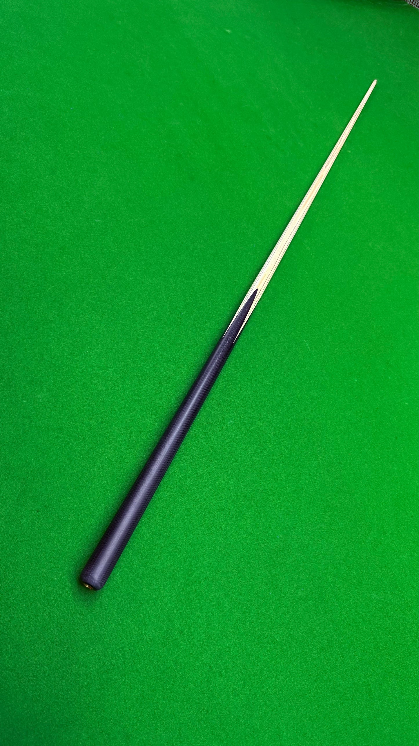 Special Cue – Queue Artisanale de Snooker en Frêne – 58 Pouces / Embout 9,5 mm / 18,1 oz | CueShop Maroc
