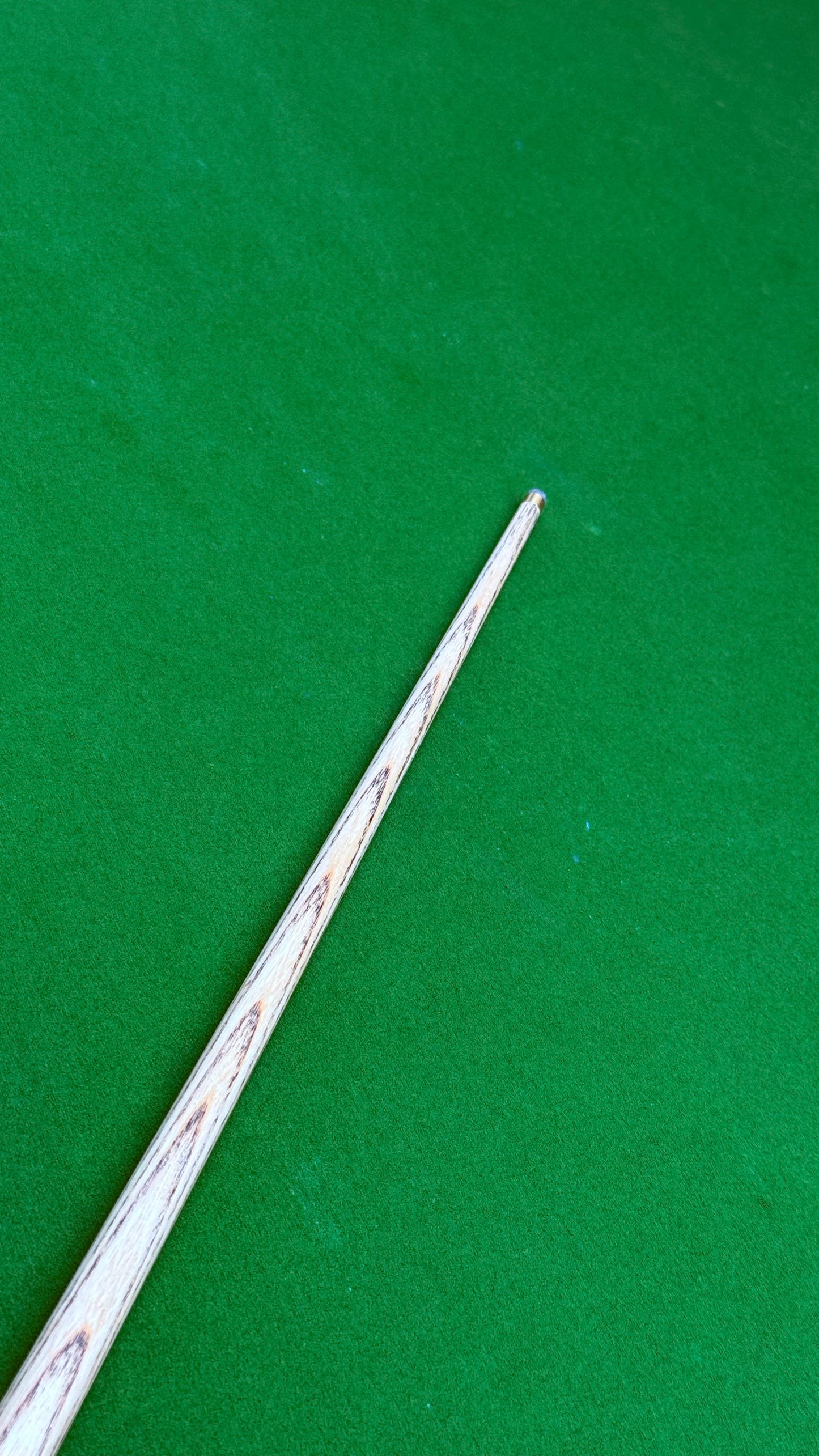 Special Cue – Queue Artisanale de Billard en Frêne – 58 Pouces / Embout 8,5 mm / 17,7 oz | CueShop Maroc