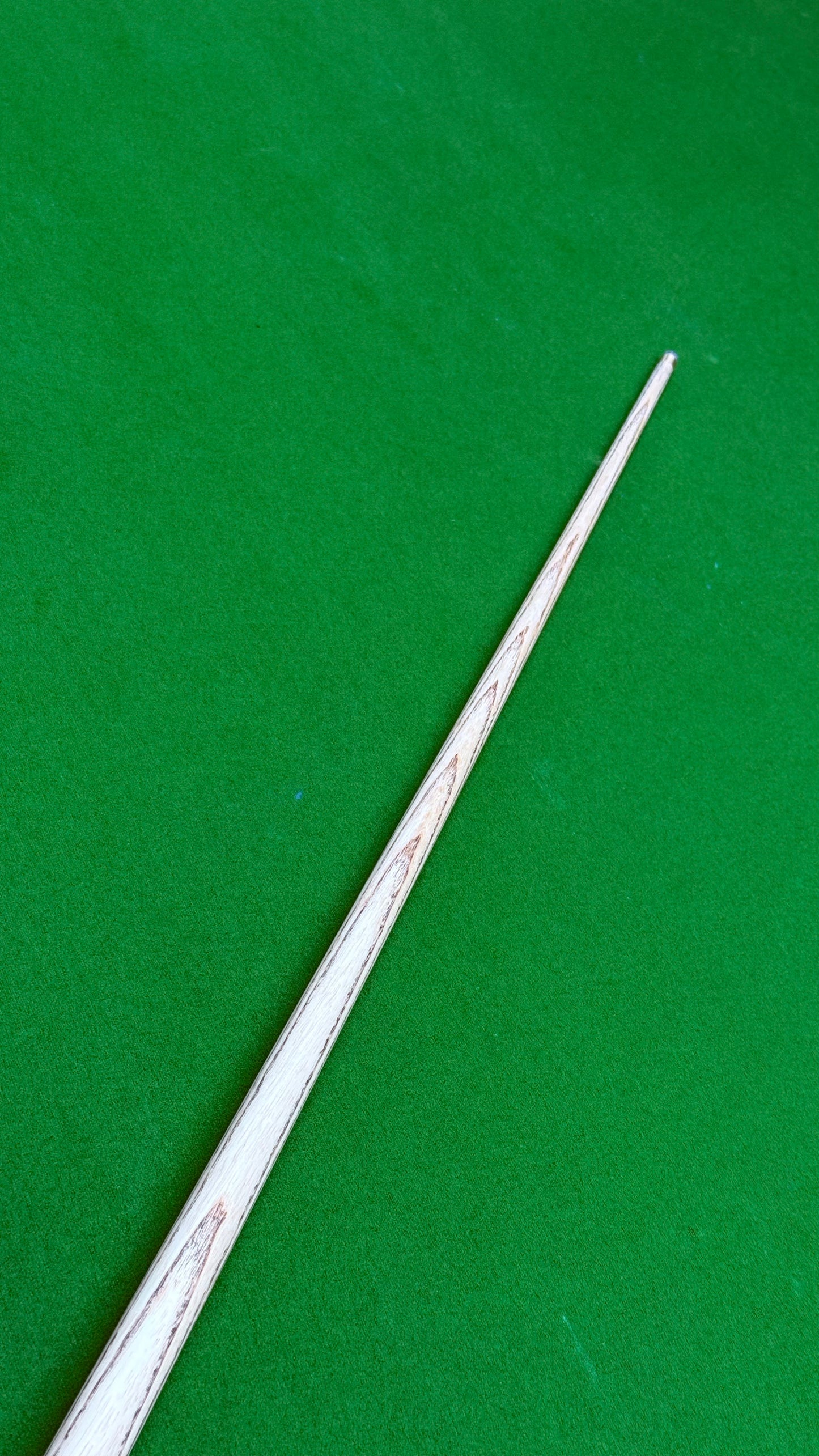 Special Cue – Queue Artisanale de Billard en Frêne – 58 Pouces / Embout 8,5 mm / 18 oz | CueShop Maroc