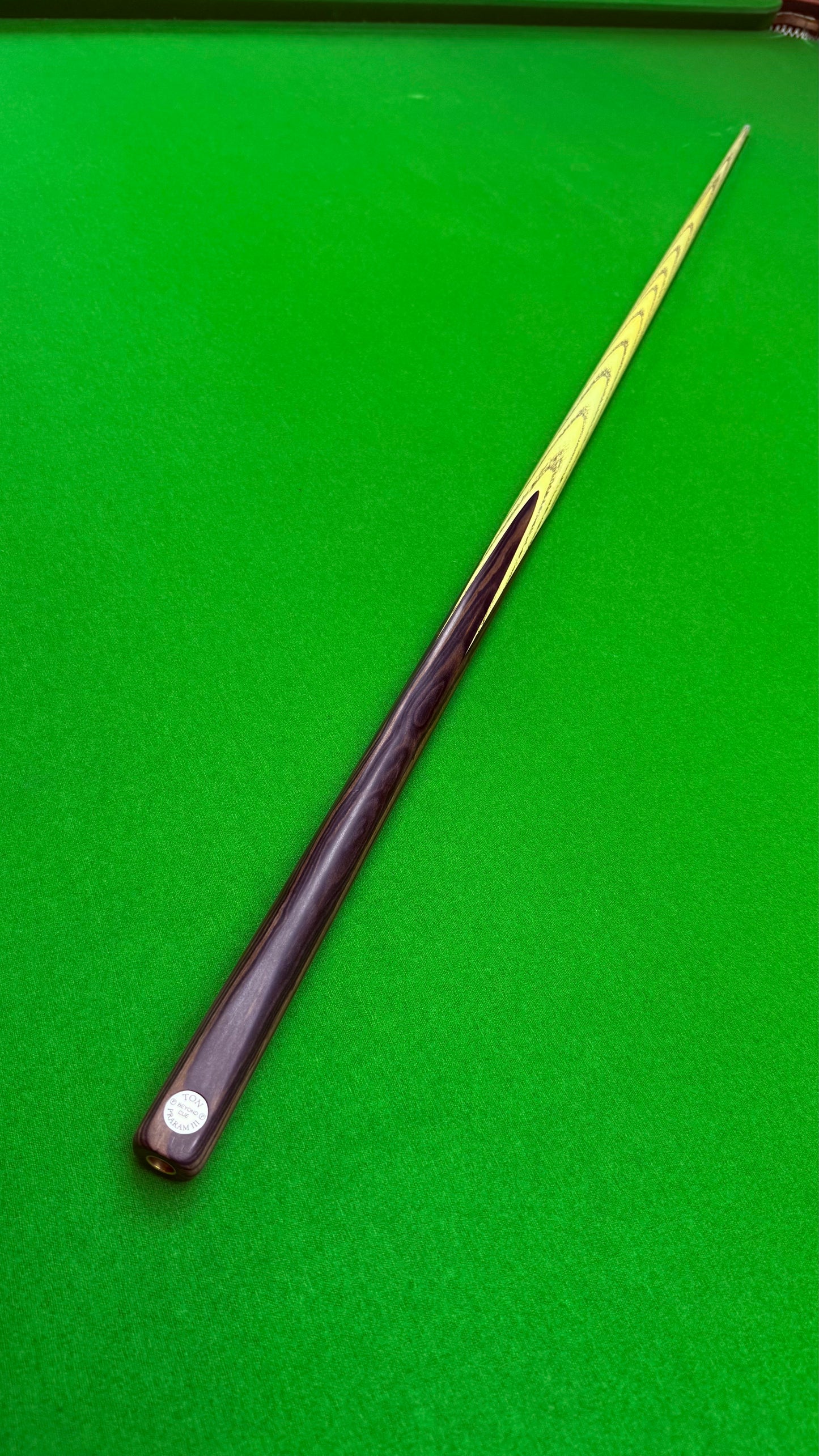 TON Praram Cue – Handmade Ash Snooker Cue – 58.7” / 9.4 mm Tip / 18.2 oz | CueShop Morocco