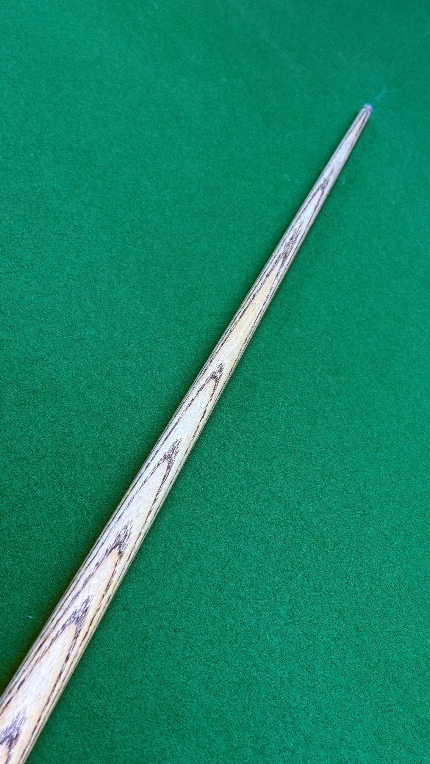 TON Praram Cue – Handmade Ash Snooker Cue – 58.7” / 9.4 mm Tip / 18.2 oz | CueShop Morocco
