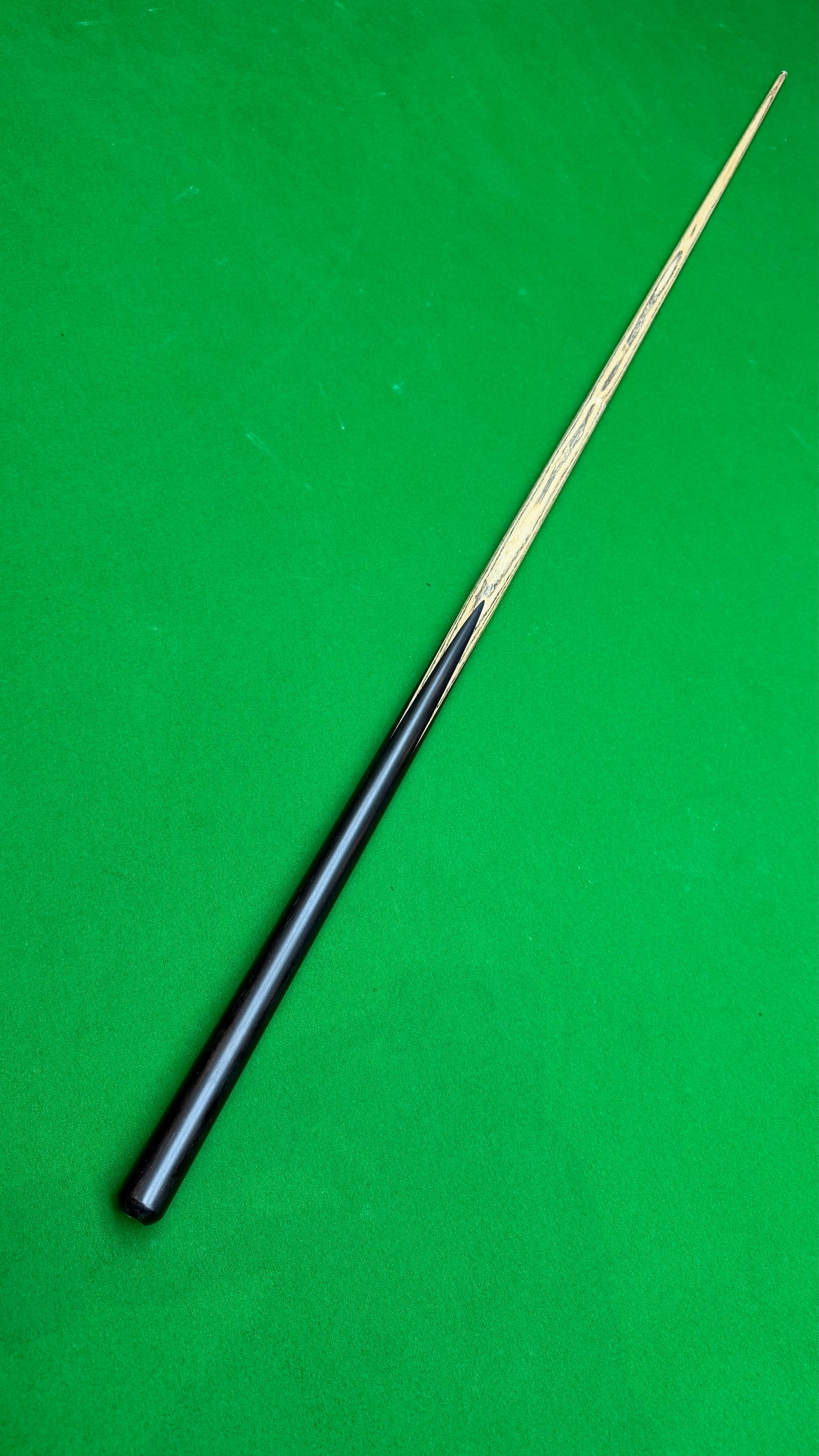 Unique Black Classic – Pool Cue |Tip 8.5 mm| 58”| 18.2 oz | 29.5