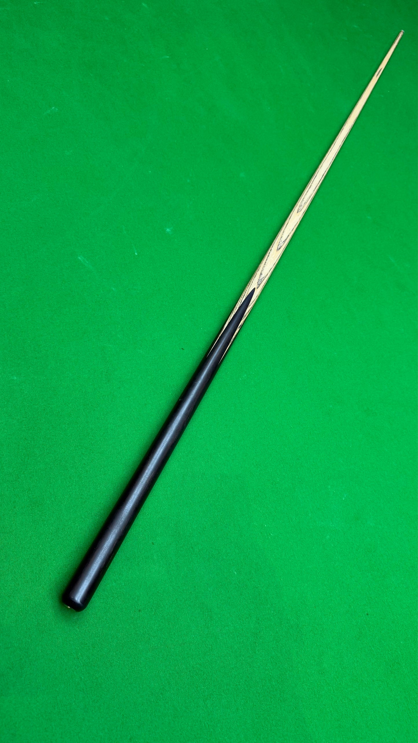 Unique Black Classic – Pool Cue |Tip 8.6 mm| 58”| 18 oz | 29