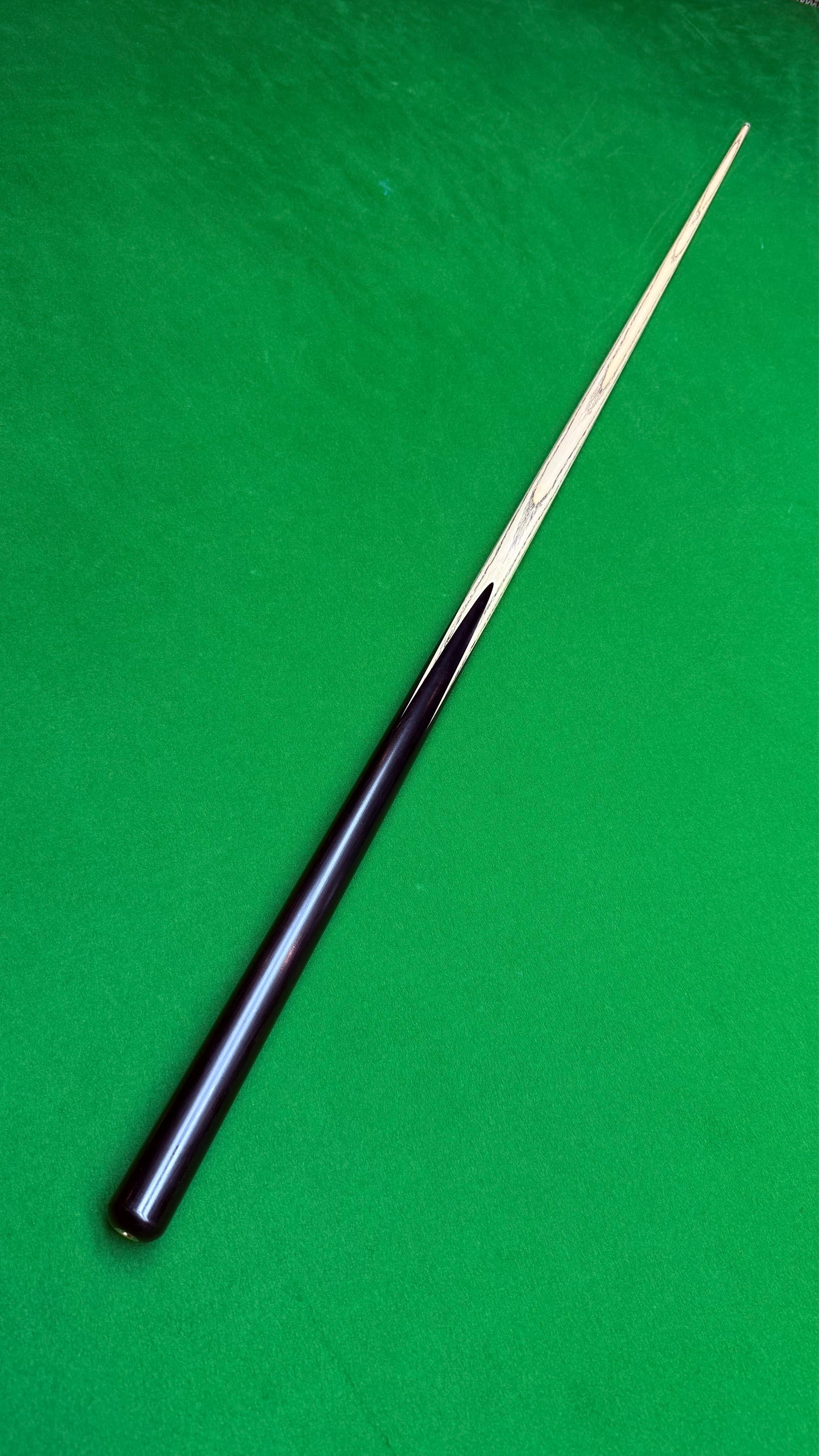 Unique Black classic n° 109 – Queue de snooker artisanale en frêne – Longueur 58” / Tip 9.4 mm / Poids 18 oz | CueShop Maroc
