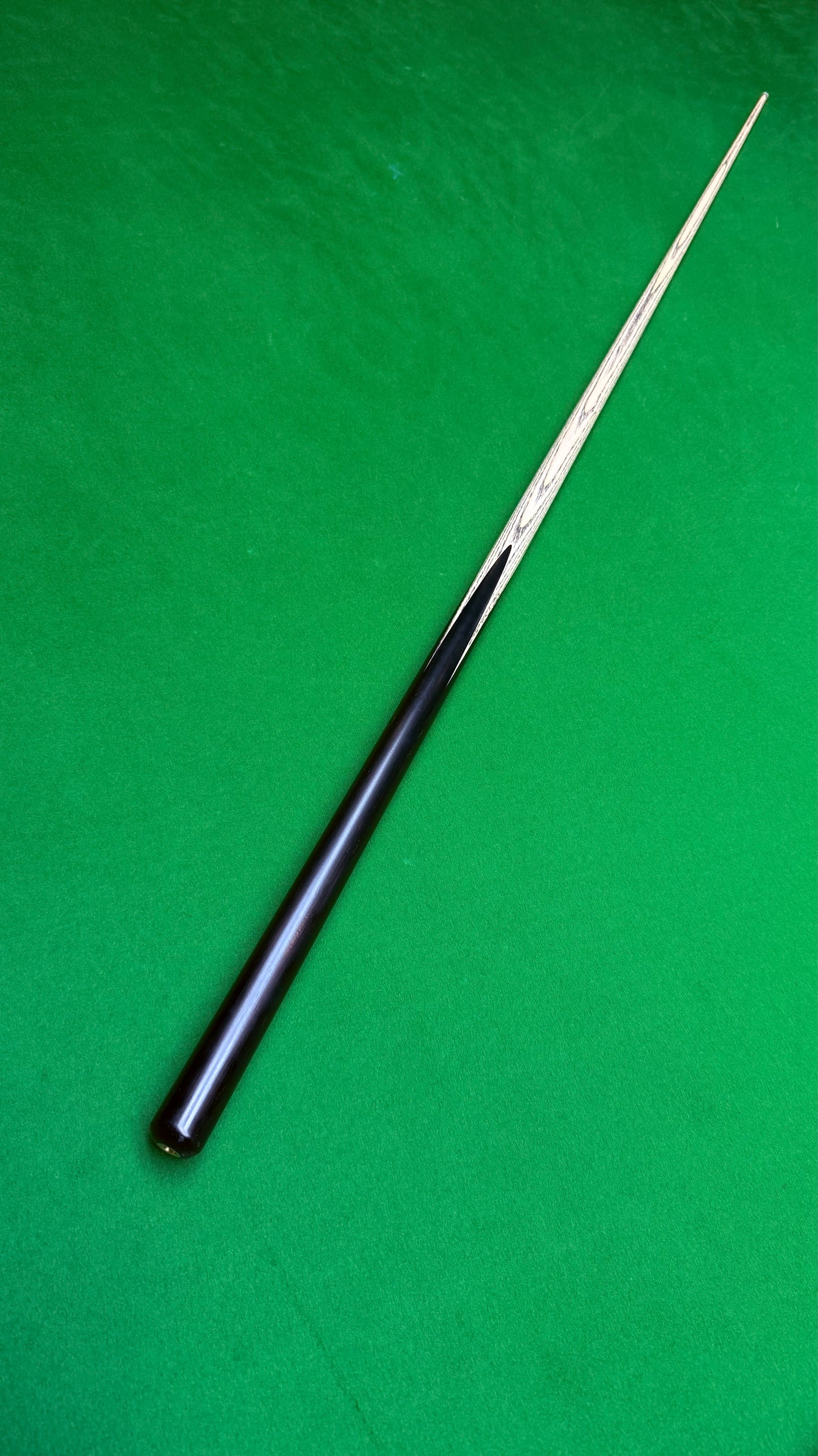 Unique Black classic n° 137– Queue de snooker artisanale en frêne – Longueur 58” / Tip 8.5 mm / Poids 17.6 oz | CueShop Maroc
