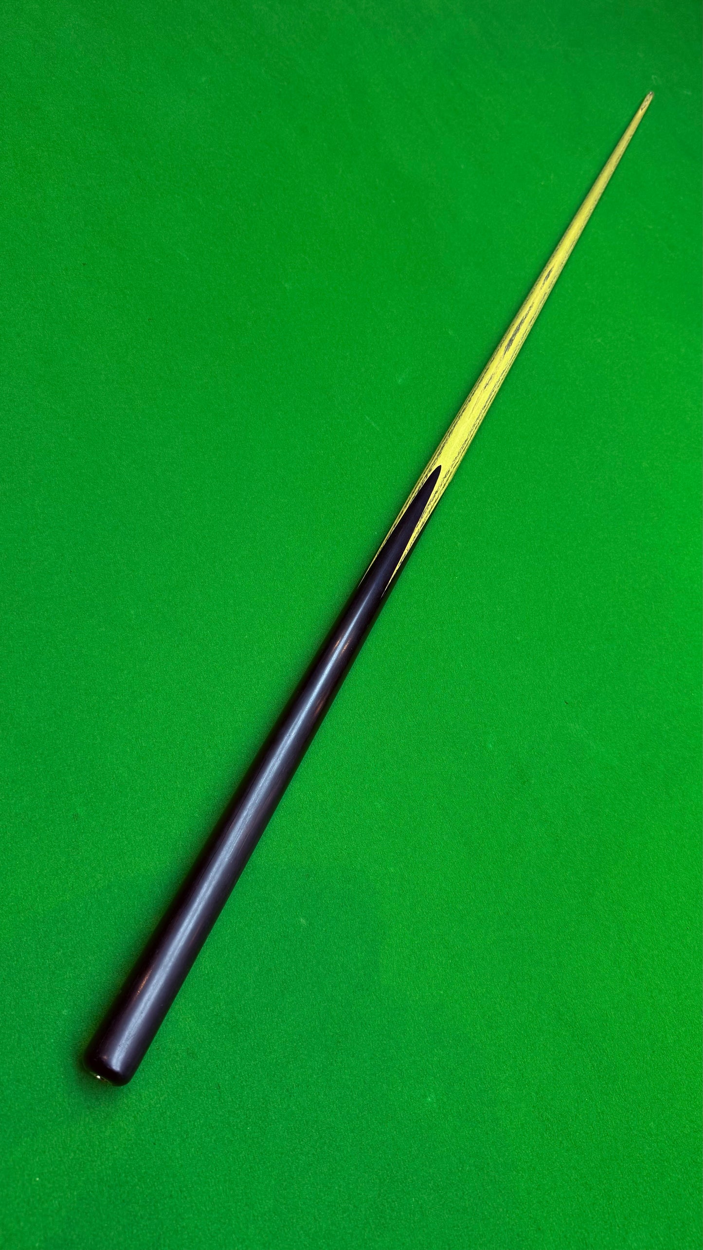 Green Baize Vanquish-Handmade Ash Snooker Cue – 56.7” / 9.2 mm Tip / 17.8 oz | CueShop Morocco