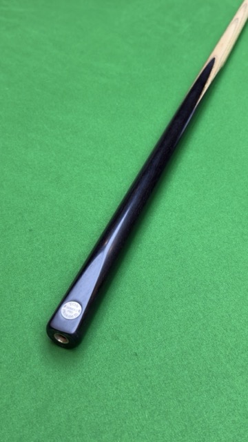 Ton Praram III Série 2 Pro Cue – Handmade Ash Snooker Cue – 58” / 9.5 mm Tip / 18.2 oz | CueShop Morocco