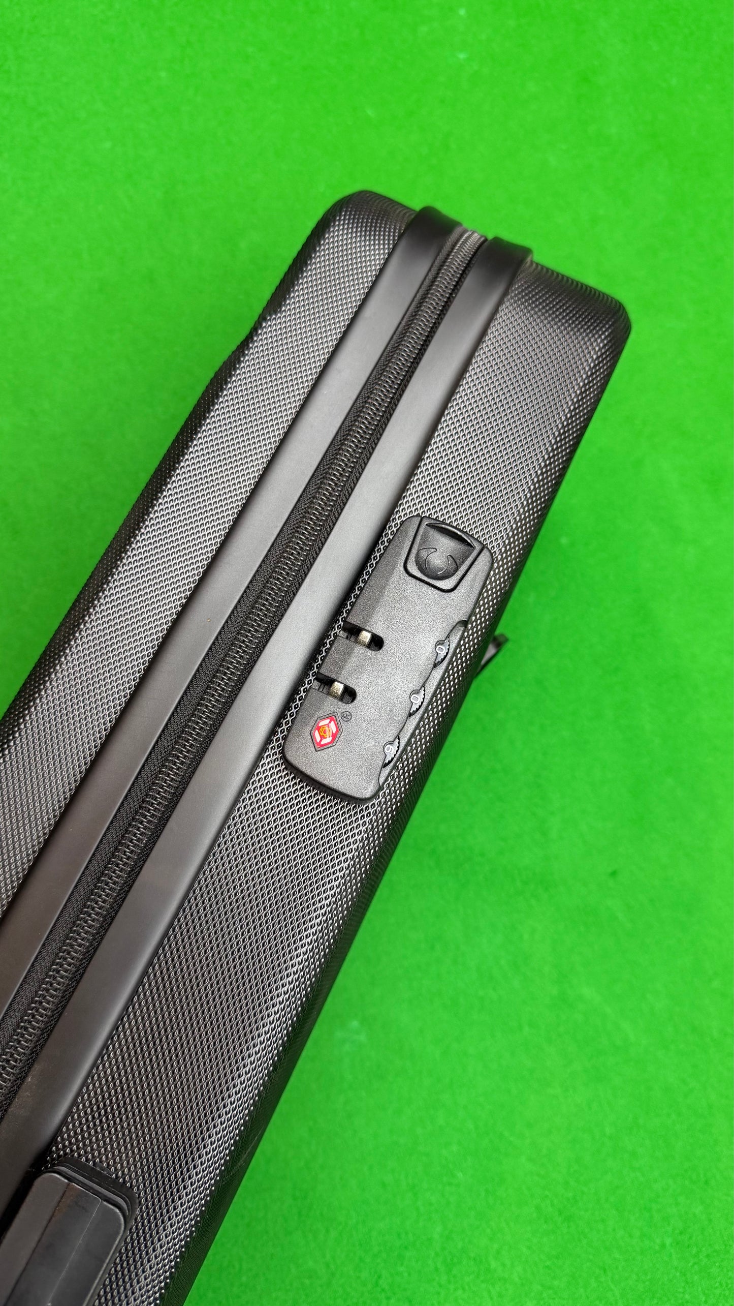 Black Hard Cue Case 1/2 – Protective Cue Storage Case