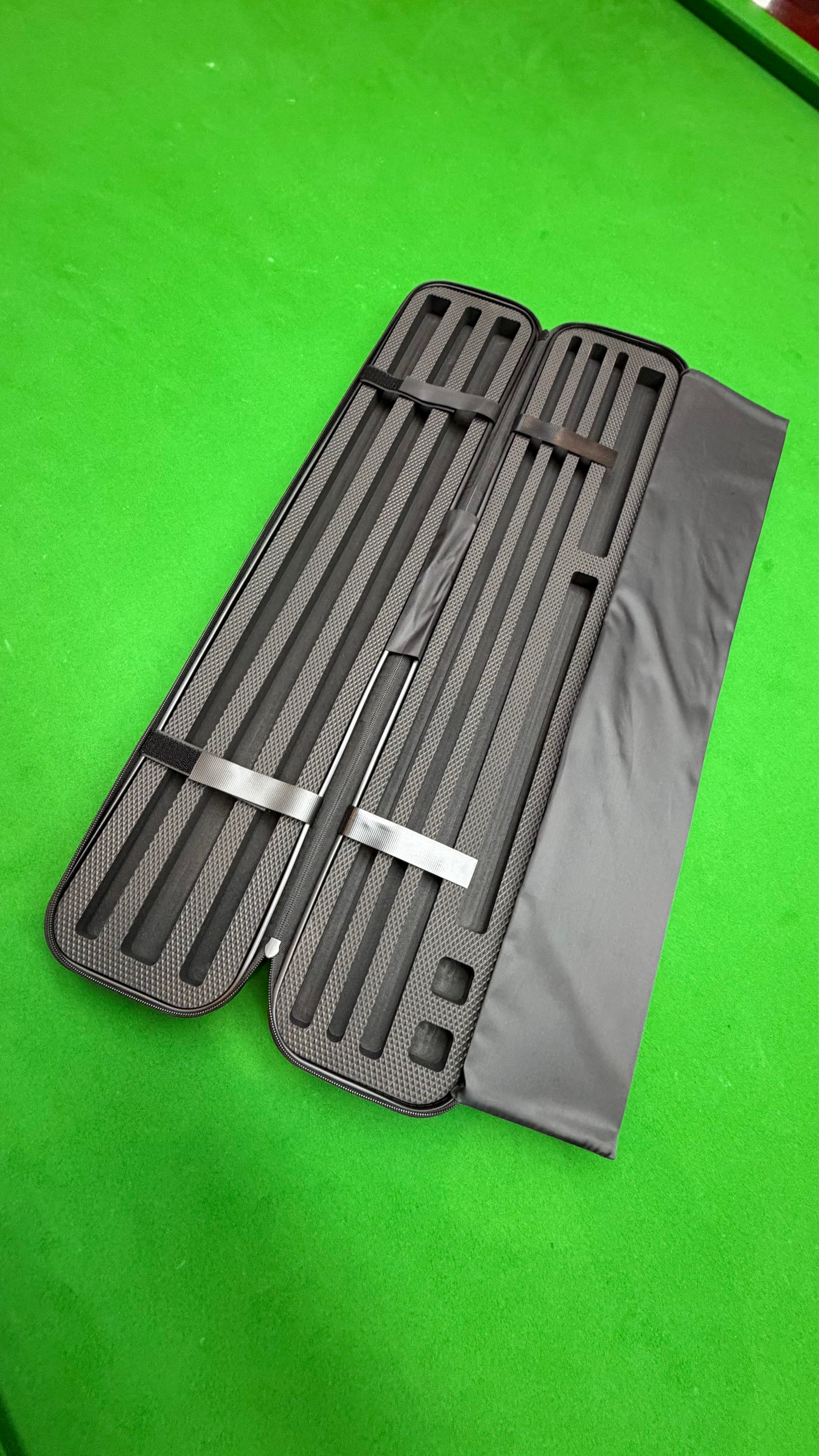 Black Hard Cue Case 1/2 – Protective Cue Storage Case