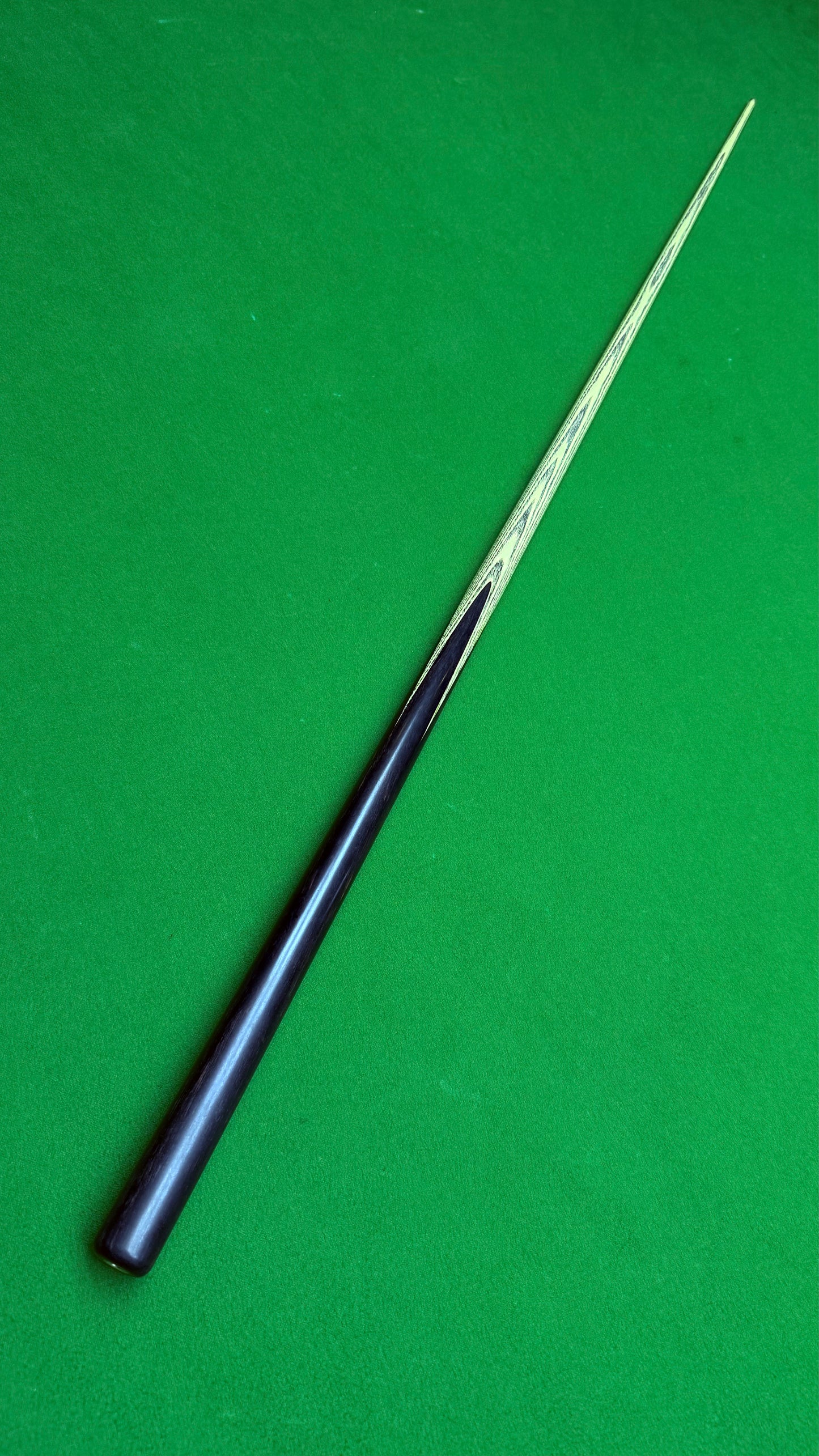 Exceed Pro Black – Custom Cue – Snooker Cue |Tip 9.5 mm| 58.2”| 18 oz | 29