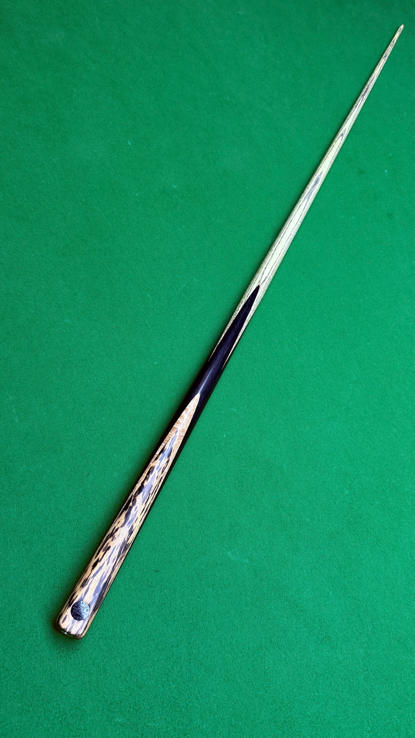 Exceed Pro Black – Custom Cue – Snooker Cue |Tip 9.5 mm| 58.2”| 18 oz | 29