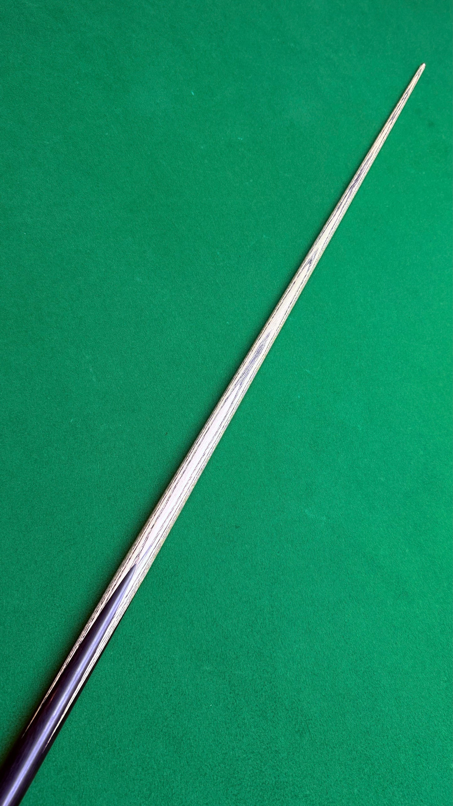 Exceed Pro Black – Custom Cue – Snooker Cue |Tip 9.5 mm| 58.2”| 18 oz | 29