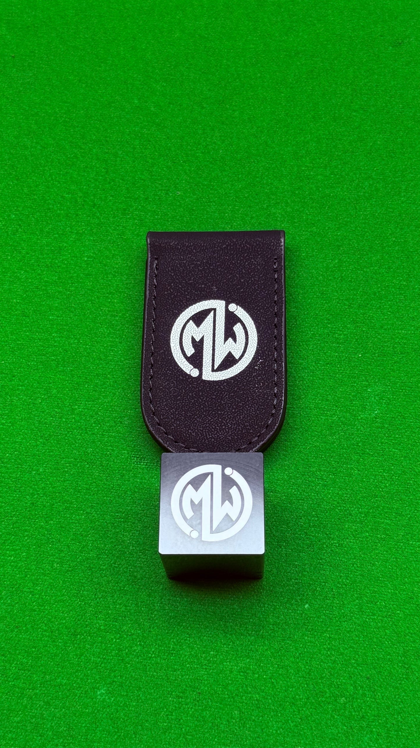 Mark Williams Magnetic Chalk clips  black square for Snooker & Pool Cues – CueShop Maroc