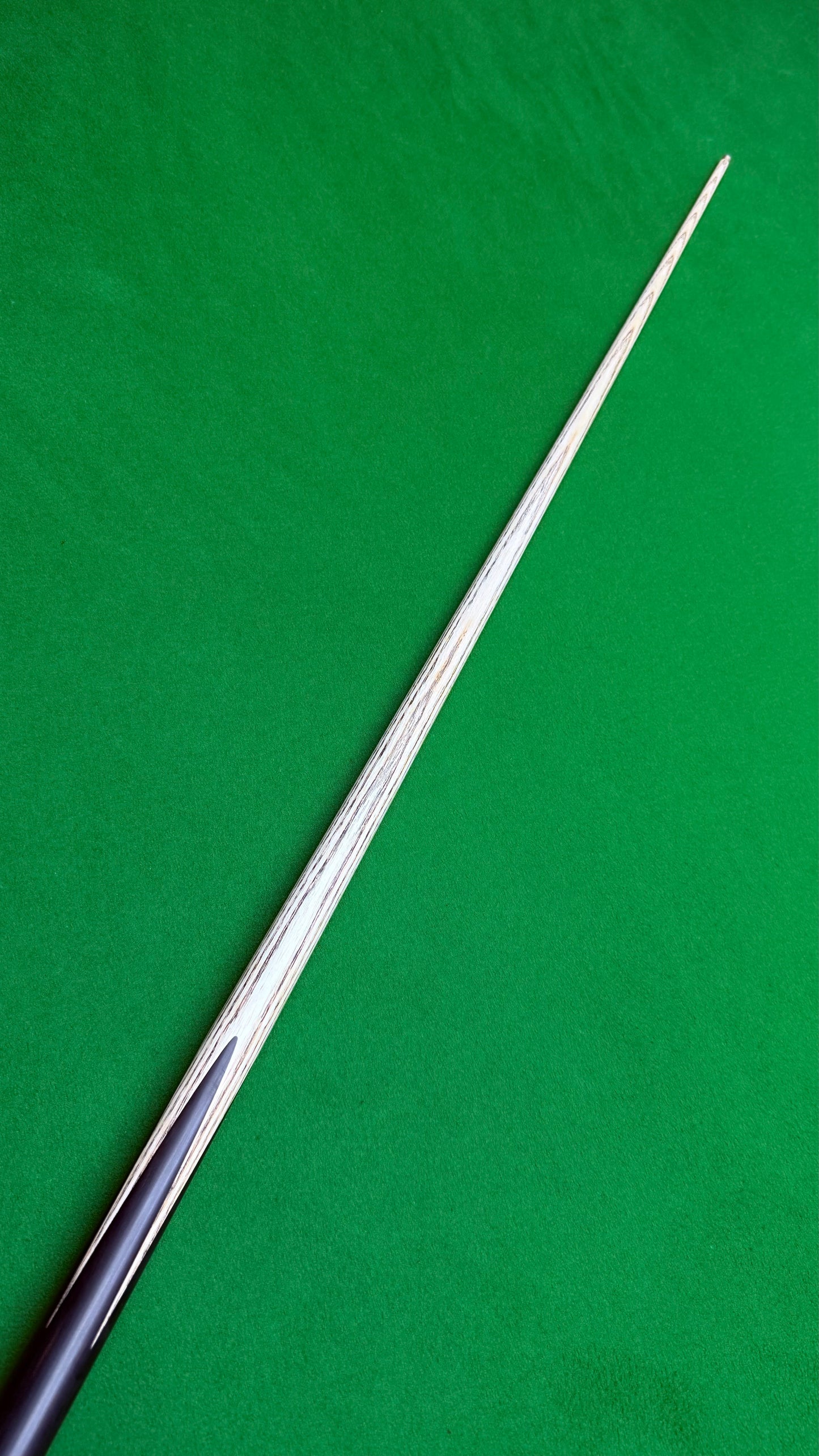 Special Cue Prime – Handmade Ash Snooker Cue – 58” / 9 mm Tip / 18 oz | CueShop Morocco