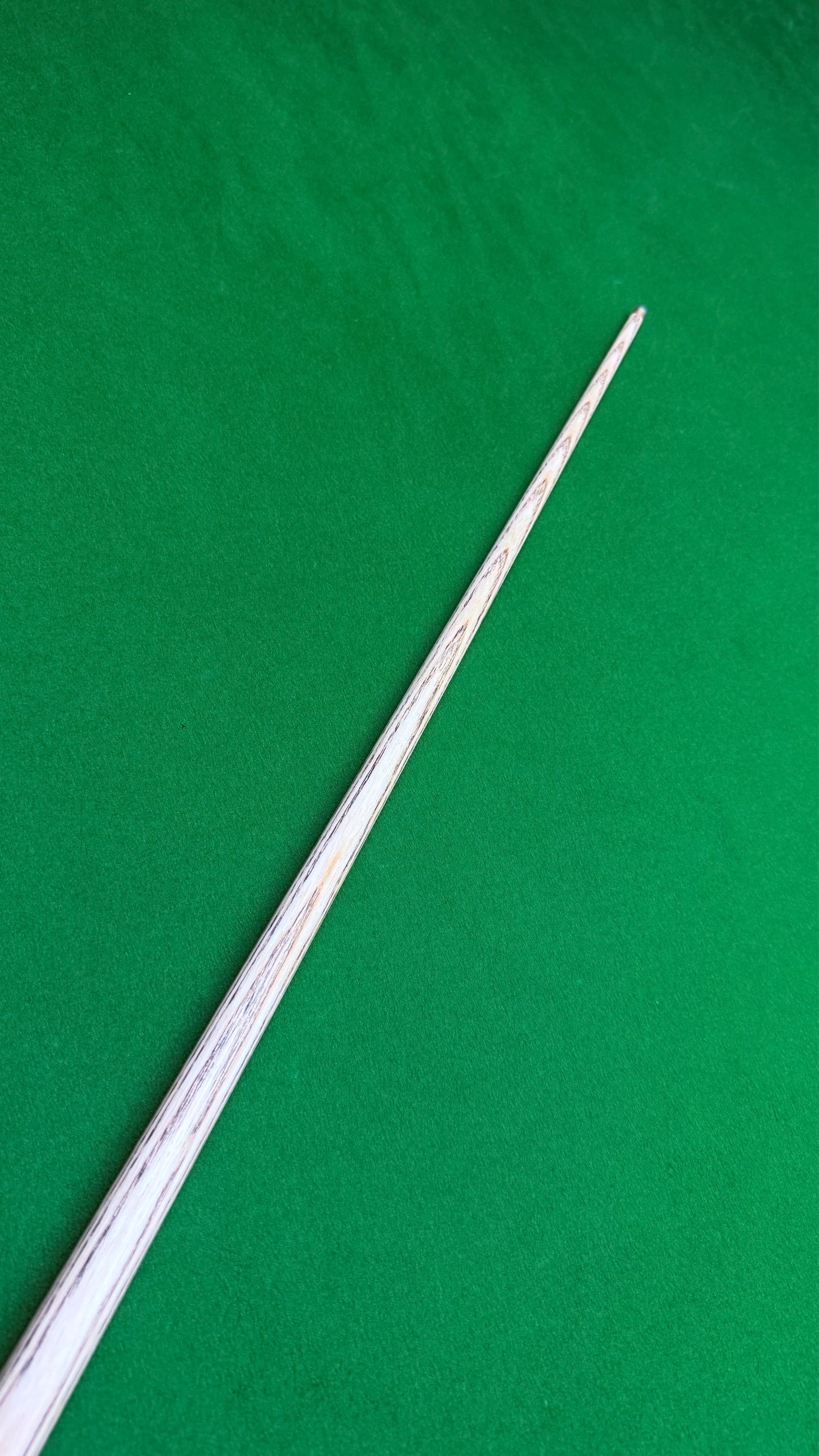 Special Cue Prime – Handmade Ash Snooker Cue – 58” / 9 mm Tip / 18 oz | CueShop Morocco