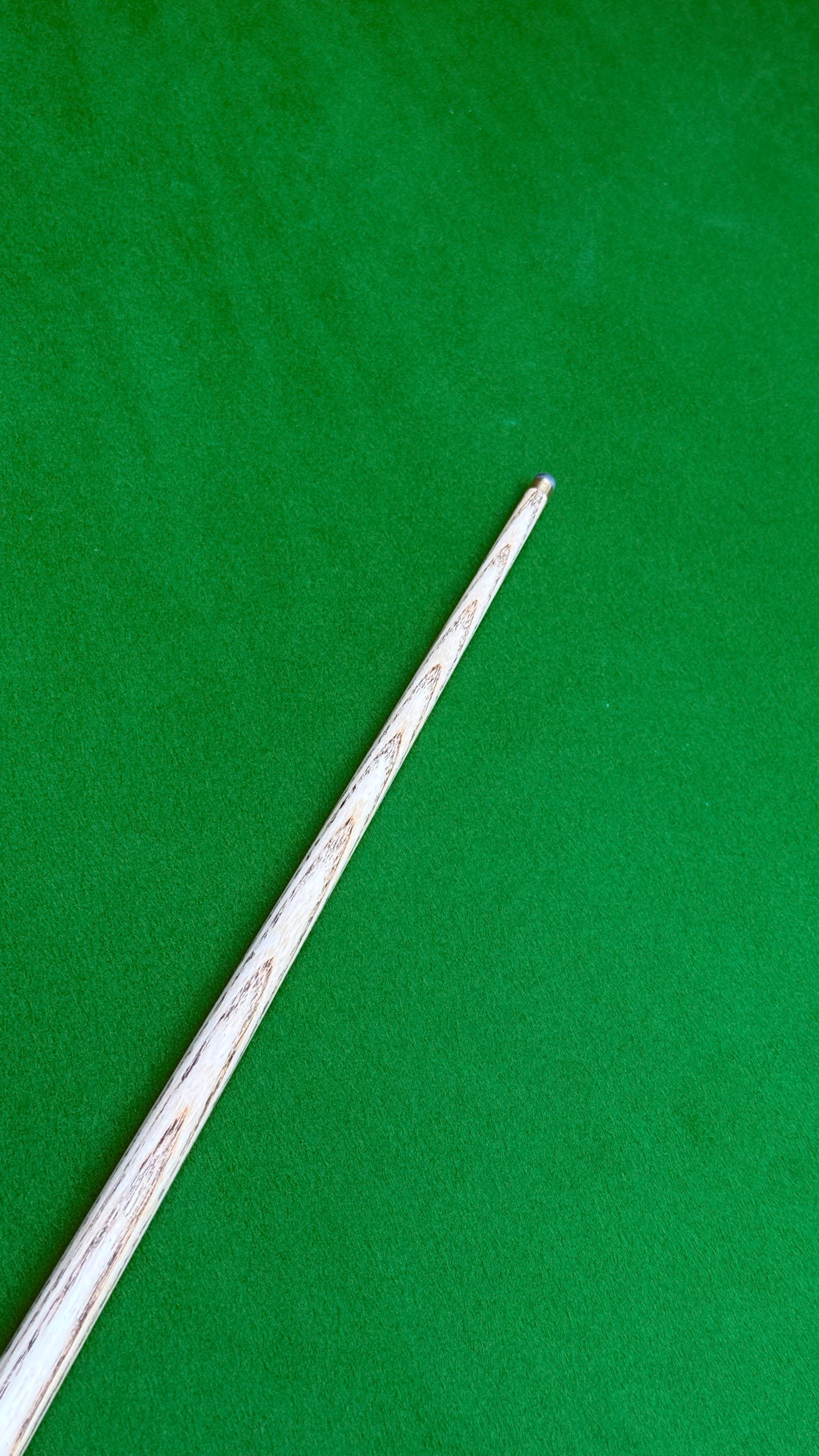 Special Cue Prime – Handmade Ash Snooker Cue – 58” / 9 mm Tip / 18 oz | CueShop Morocco