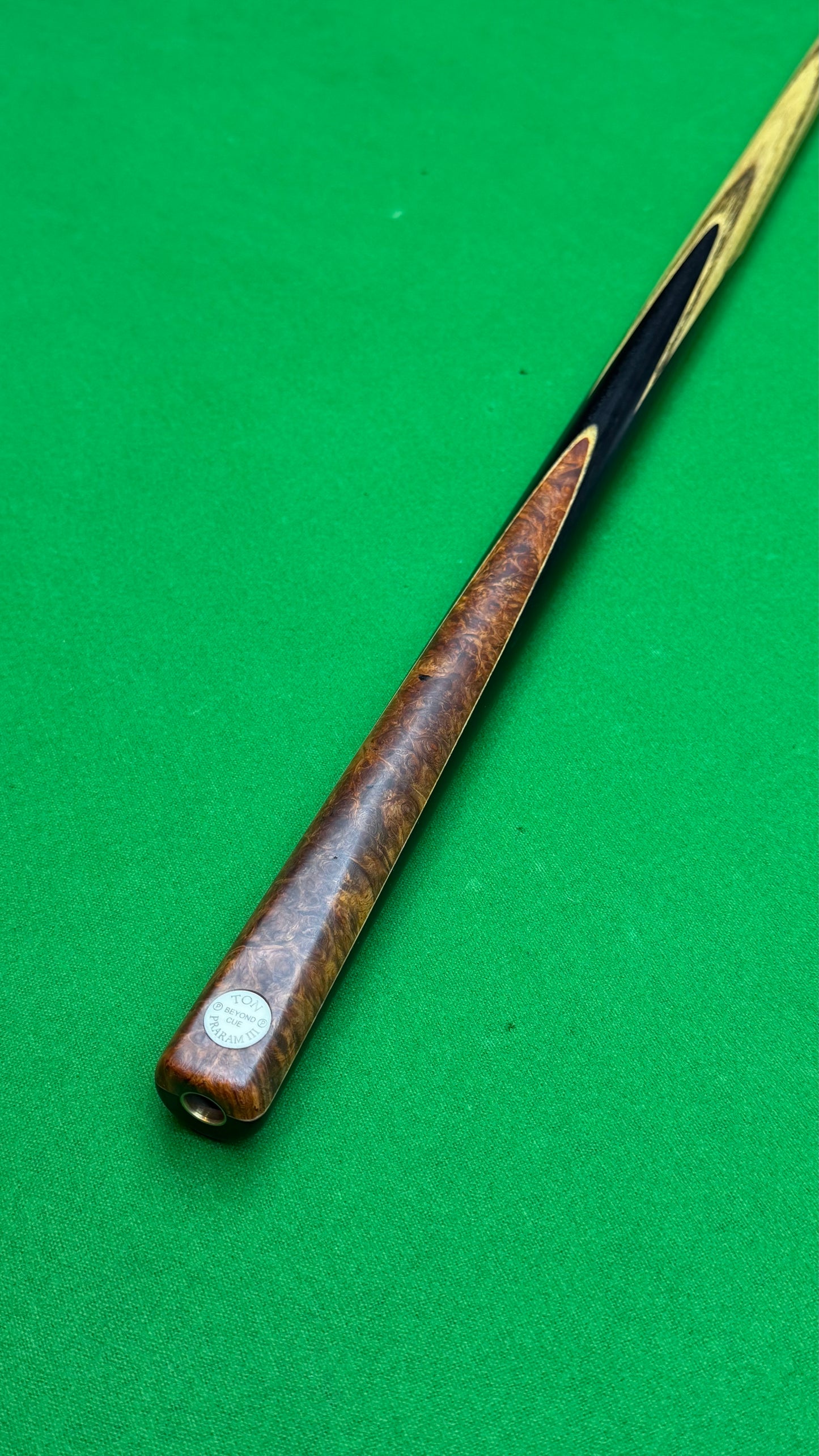 Ton Praram III Beyond Pro – Snooker Cue |Tip 9.4 mm| 58”| 18 oz | 29.5