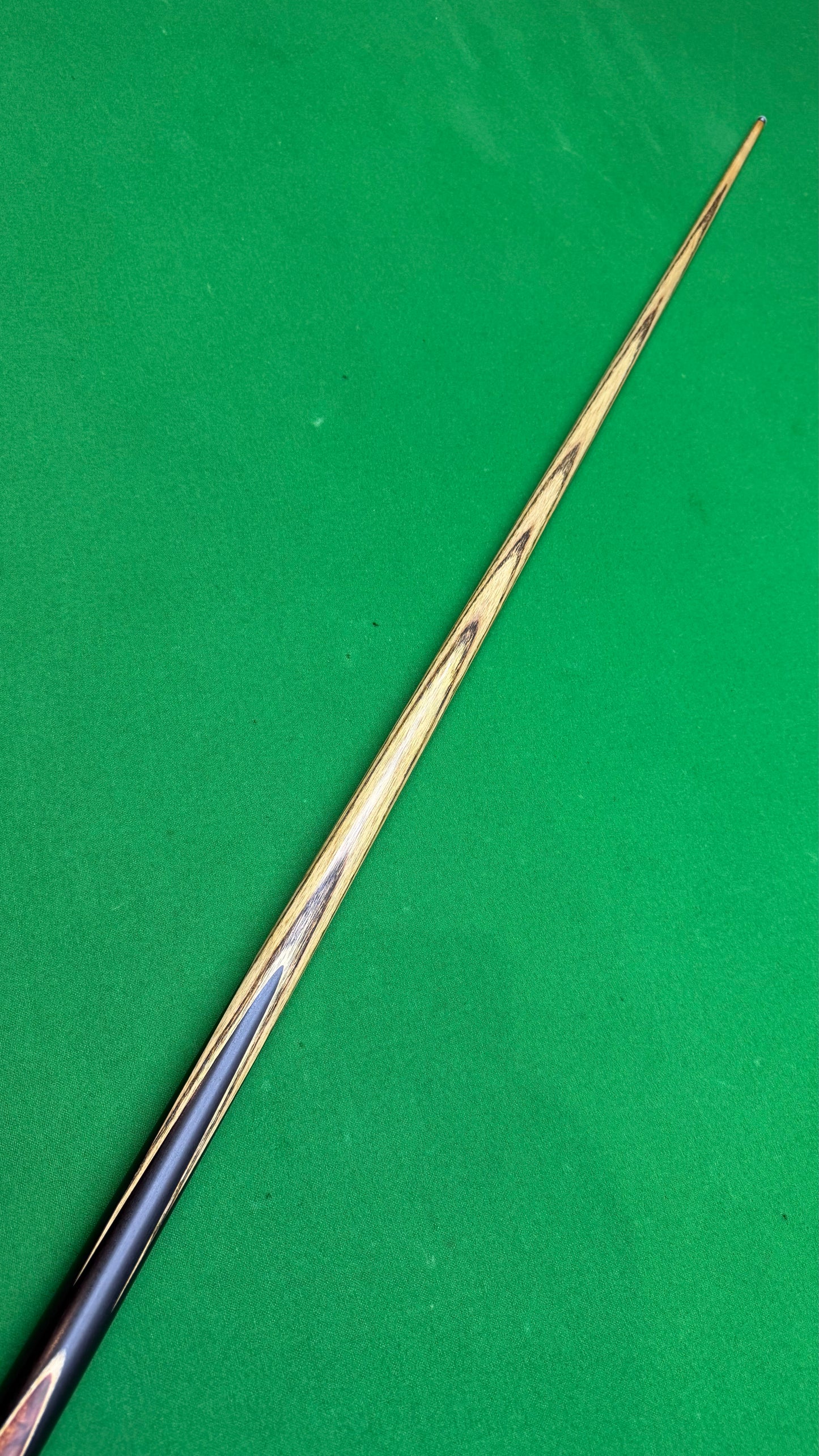 Ton Praram III Beyond Pro – Snooker Cue |Tip 9.4 mm| 58”| 18 oz | 29.5