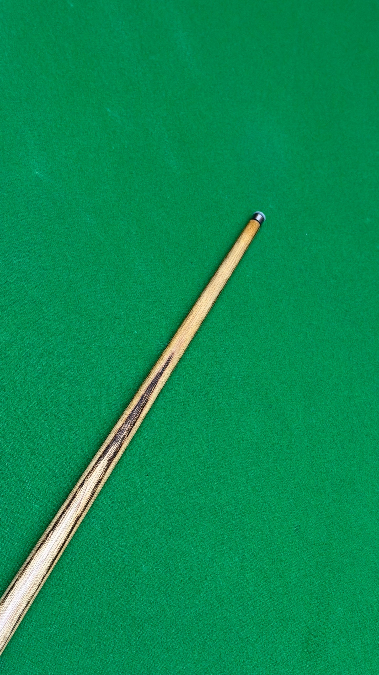 Ton Praram III Beyond Pro – Snooker Cue |Tip 9.4 mm| 58”| 18 oz | 29.5