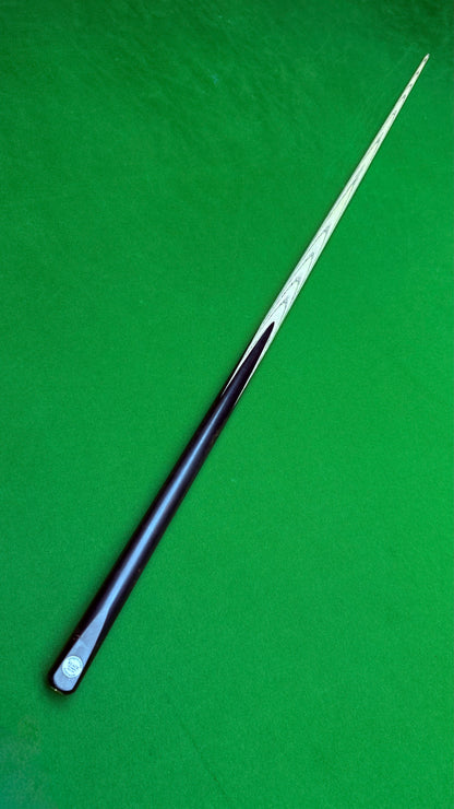 Unique Black classic n°146– Queue de snooker artisanale en frêne – Longueur 58” / Tip 8.4 mm / Poids 18 oz | CueShop Maroc