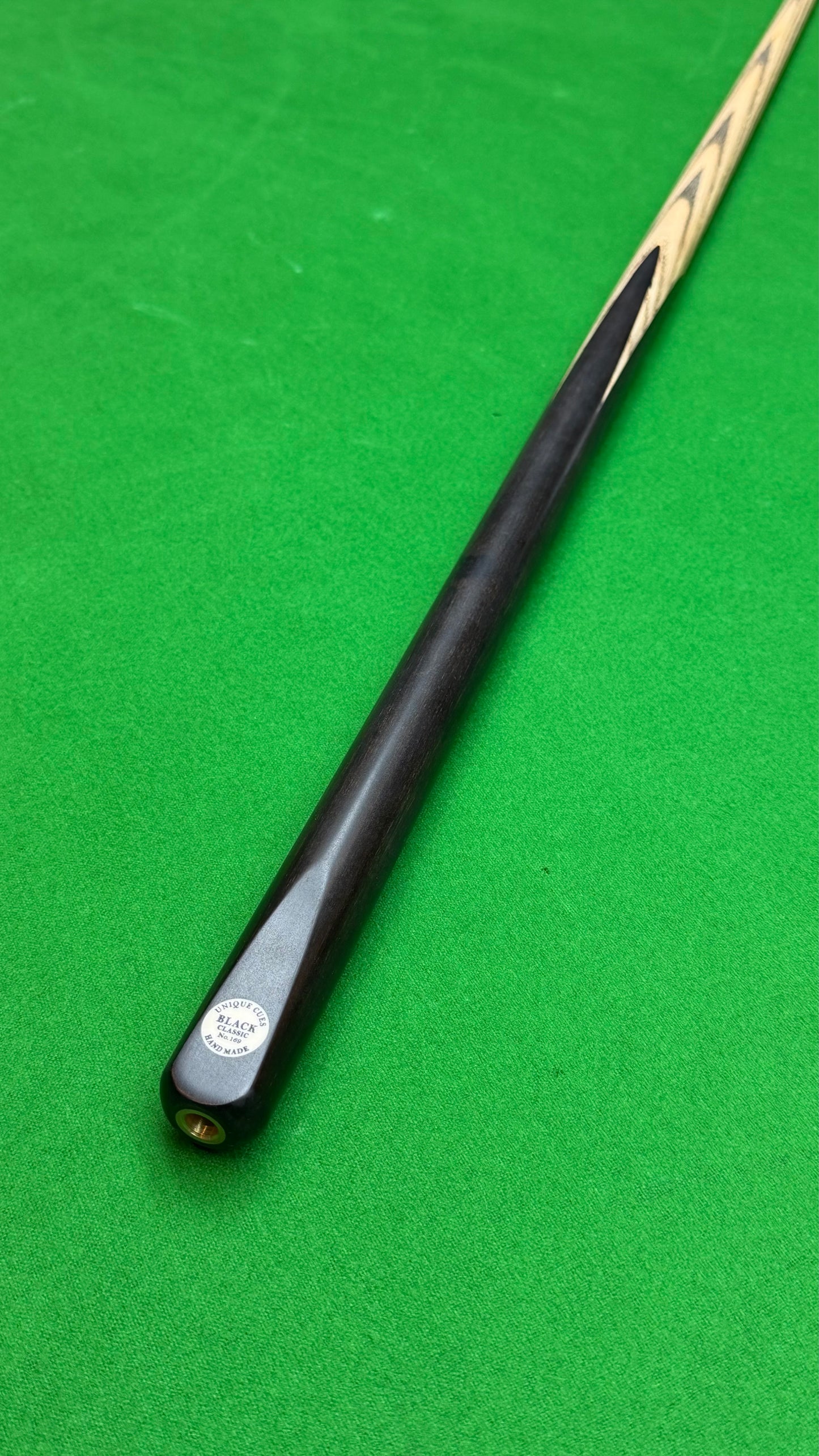 Unique Black Classic – Pool Cue |Tip 8.6 mm| 58”| 18 oz | 29
