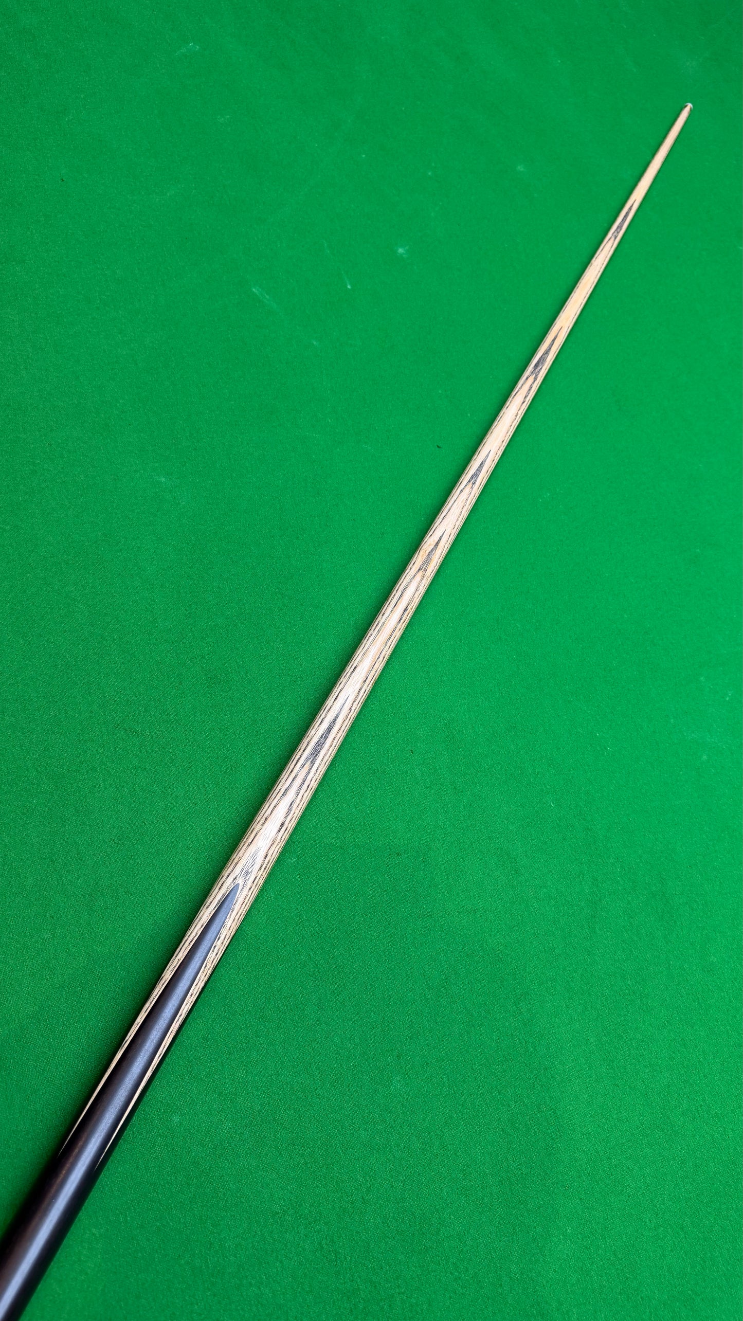 Unique Black Classic – Pool Cue |Tip 8.5 mm| 58”| 18.2 oz | 29.5