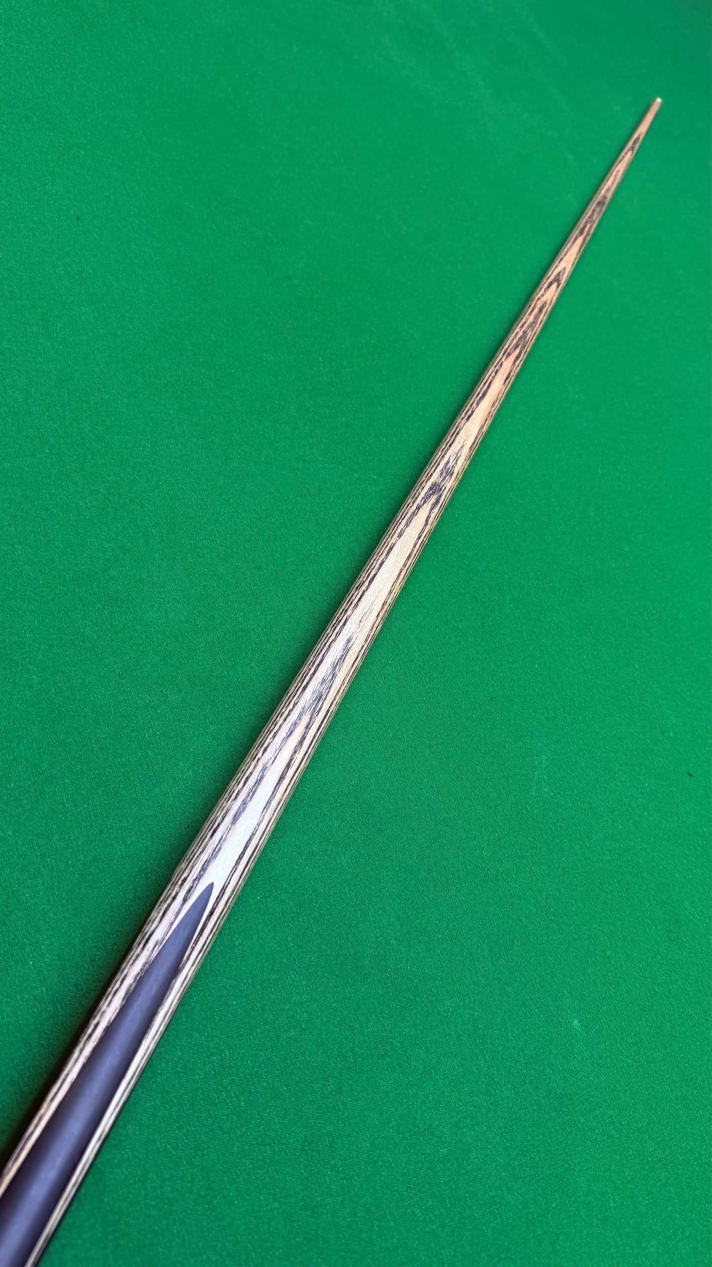 Unique Cues FS Limited Edition – Snooker Cue |Tip 9.5 mm| 58”| 18.2 oz | 29.5