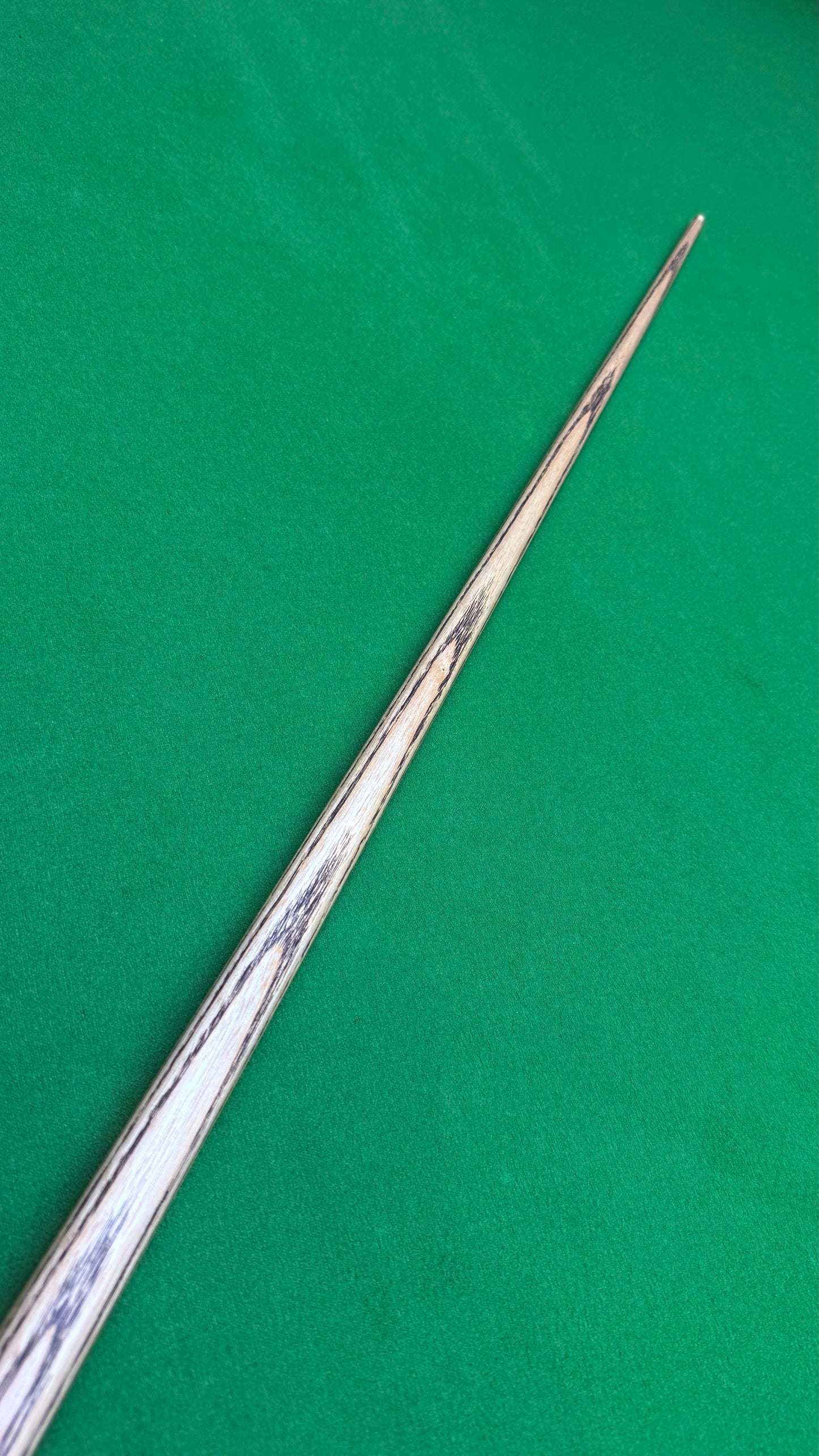 Unique Cues Pure Edition FS – Snooker Cue – 58" | Tip 9.4 mm | 18.2 oz | 29.5