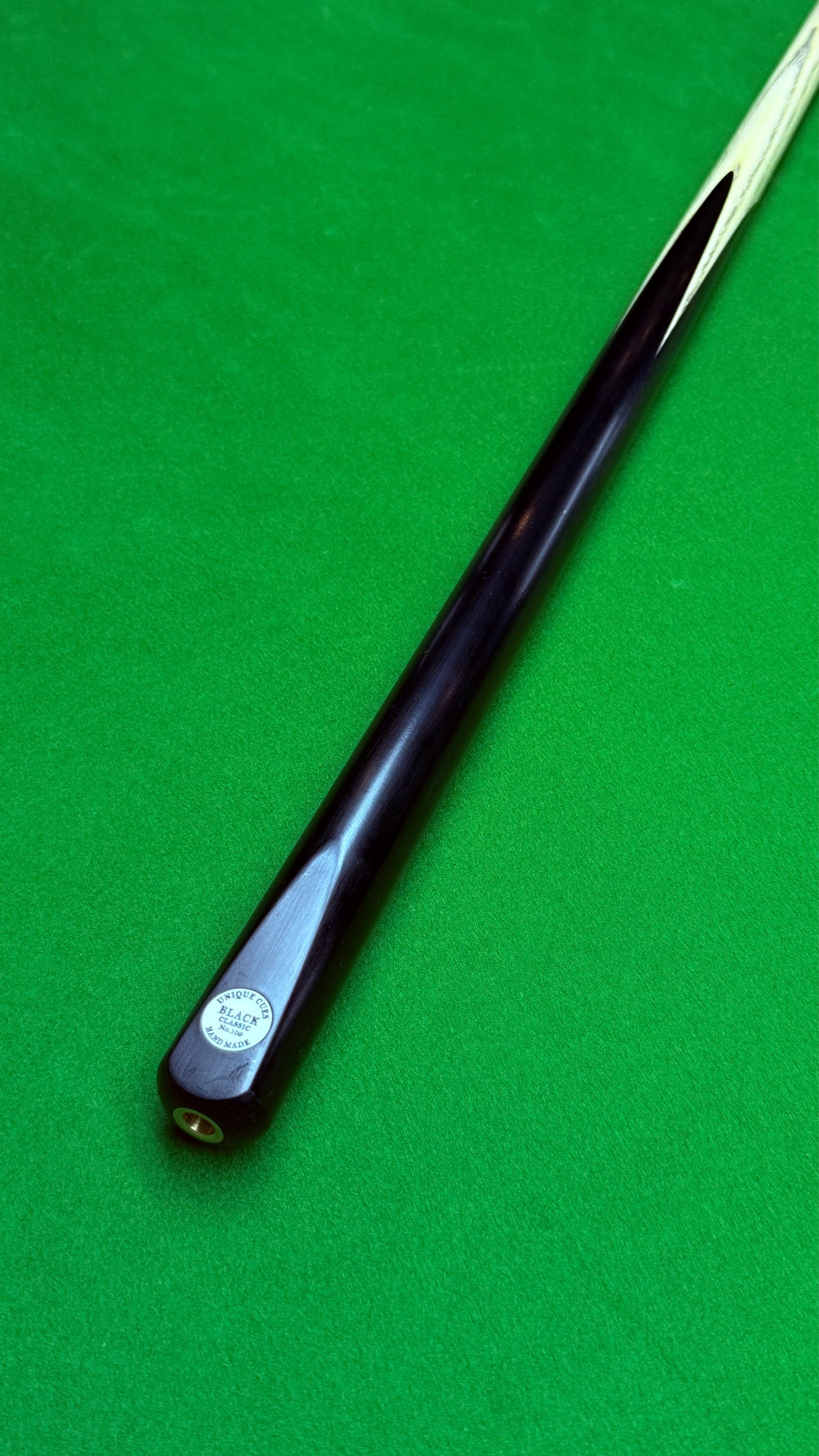 Unique Black classic n° 109 – Queue de snooker artisanale en frêne – Longueur 58” / Tip 9.4 mm / Poids 18 oz | CueShop Maroc