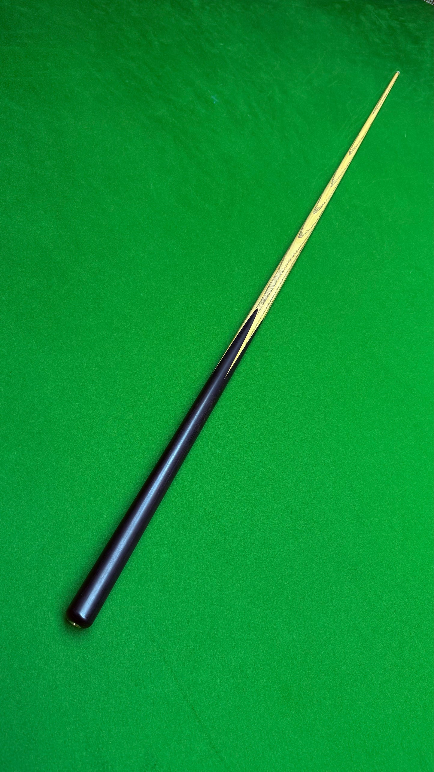 Unique Black classic n° 147 – Queue de snooker artisanale en frêne – Longueur 58” / Tip 8.5 mm / Poids 17.8 oz | CueShop Maroc