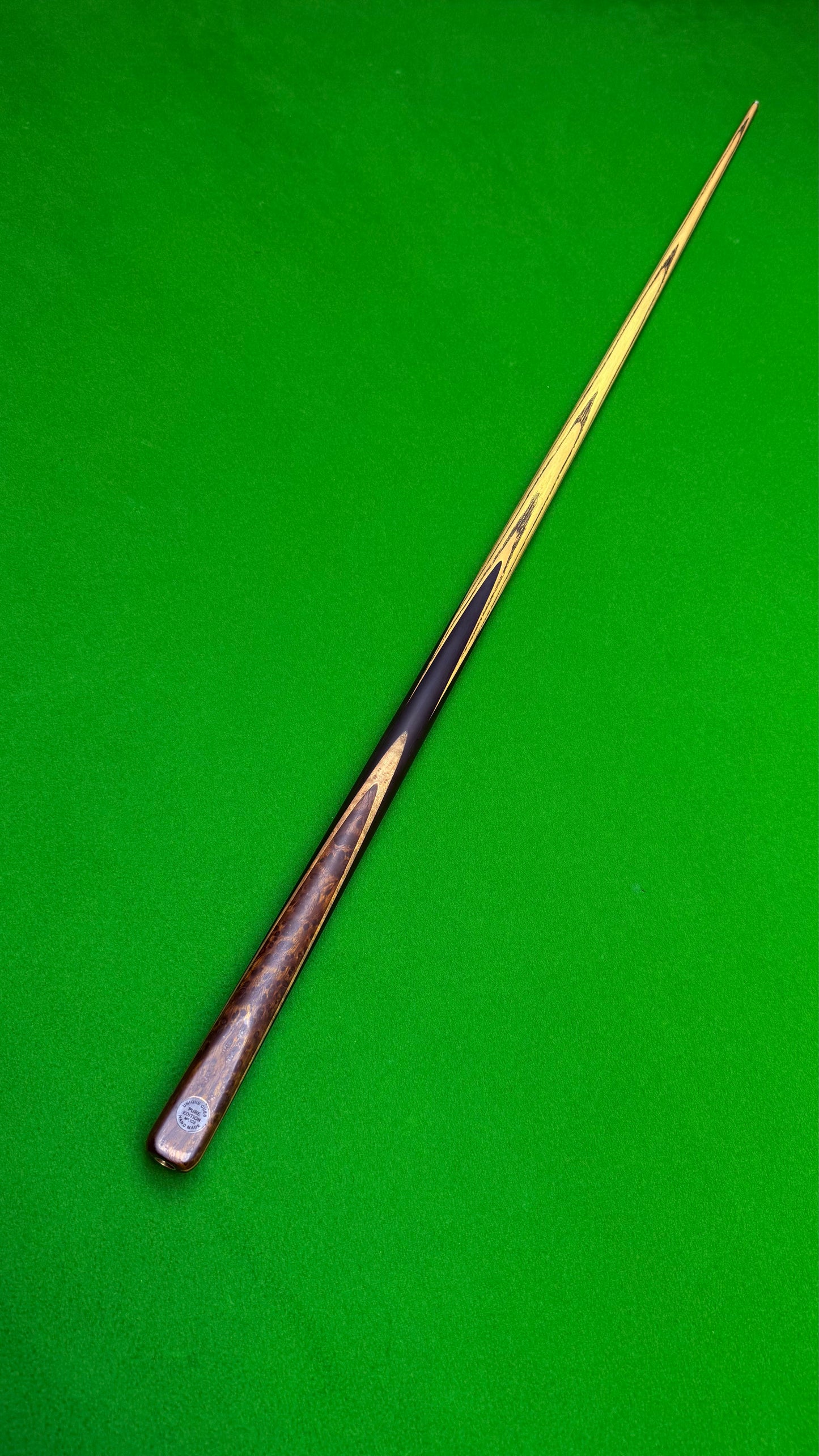 Unique cue Pure édition– Queue de snooker artisanale en frêne – Longueur 57.7” / Tip 9.4 mm / Poids 18 oz | CueShop Maroc