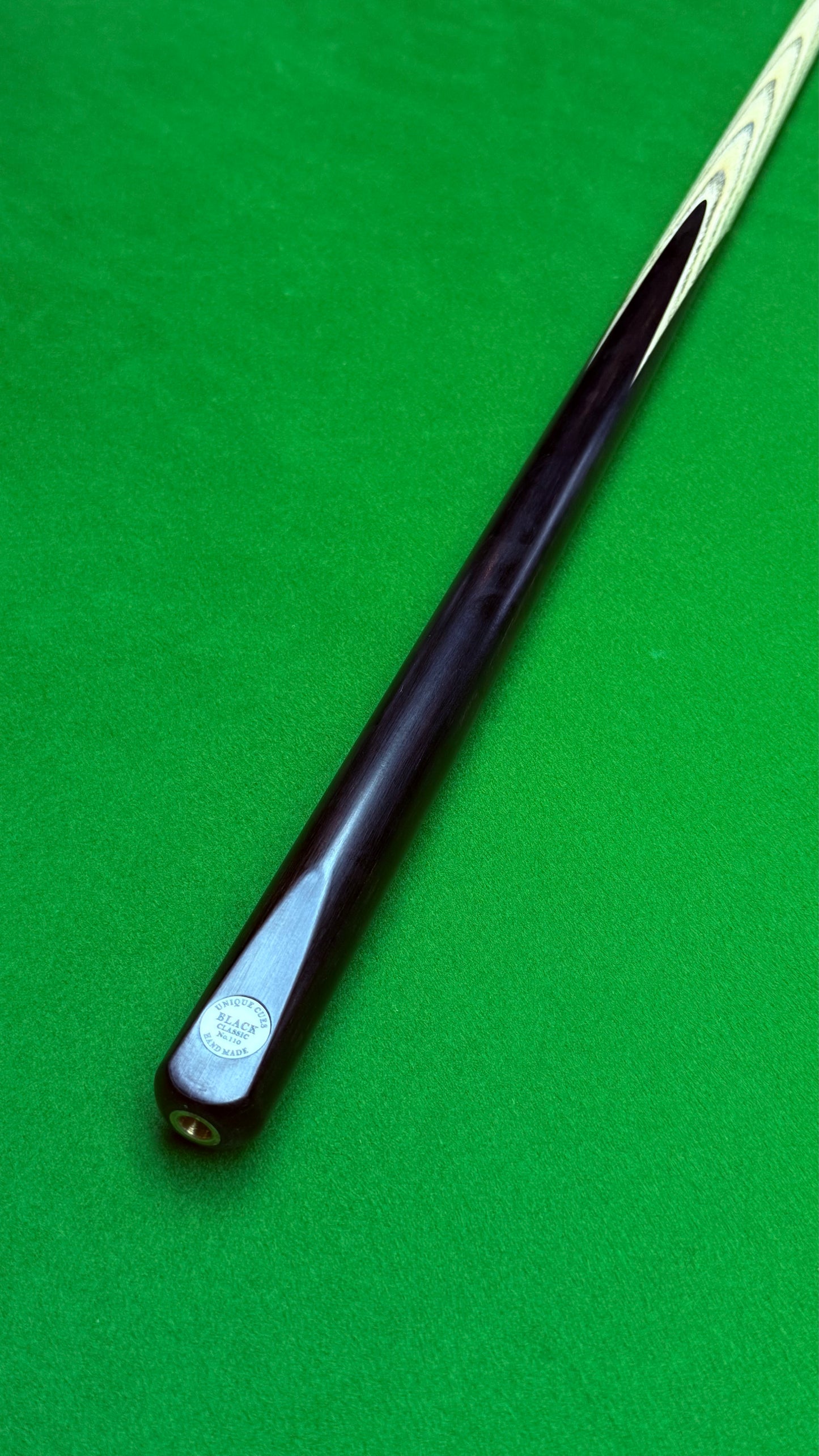 Unique Black classic n° 110 – Queue de snooker artisanale en frêne – Longueur 58” / Tip 8.5 mm / Poids 17.8 oz | CueShop Maroc