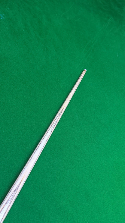 Unique Black classic n° 110 – Queue de snooker artisanale en frêne – Longueur 58” / Tip 8.5 mm / Poids 17.8 oz | CueShop Maroc