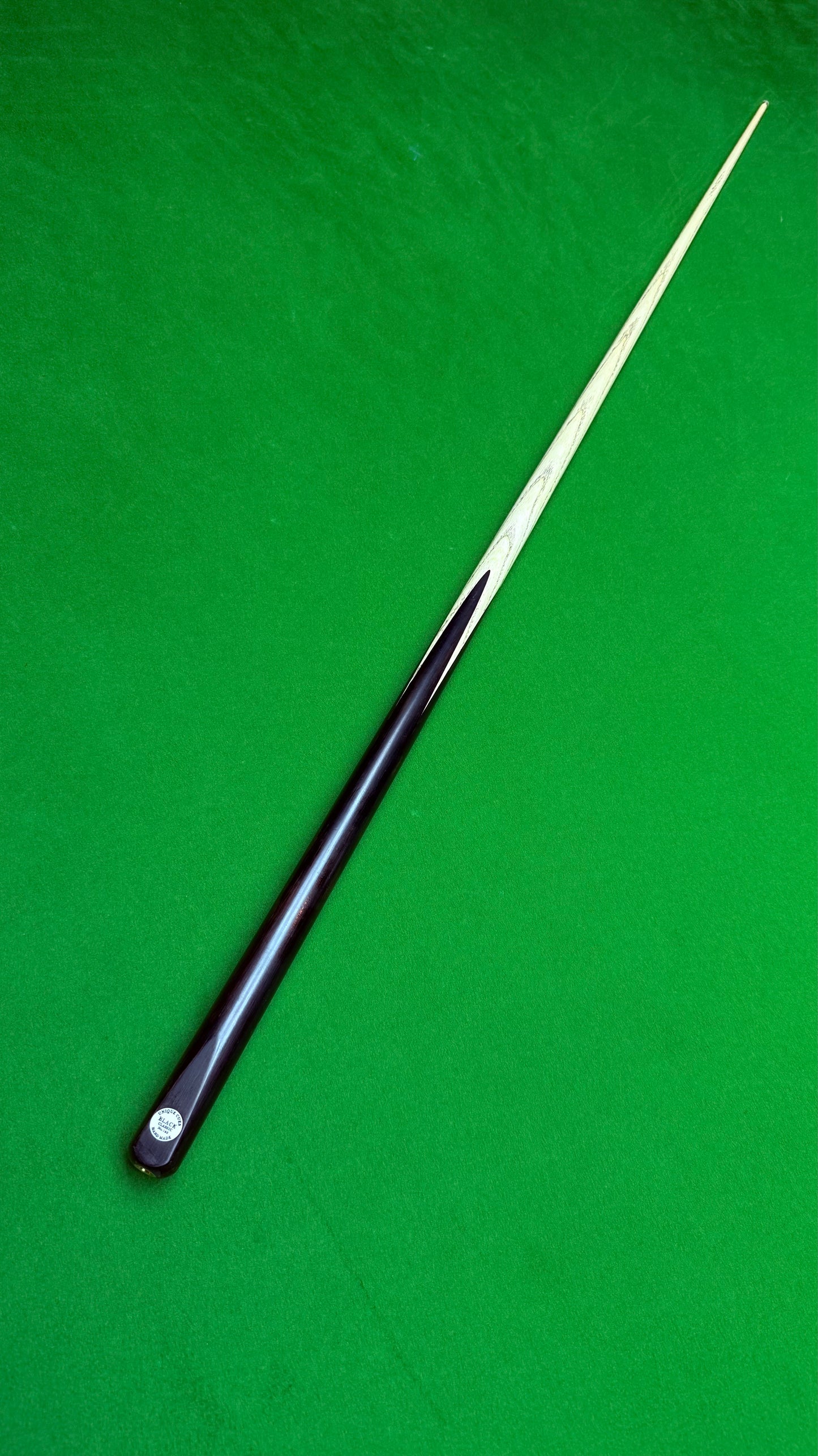 Unique Black classic n° 123 – Queue de snooker artisanale en frêne – Longueur 58” / Tip 8.5 mm / Poids 17.8 oz | CueShop Maroc